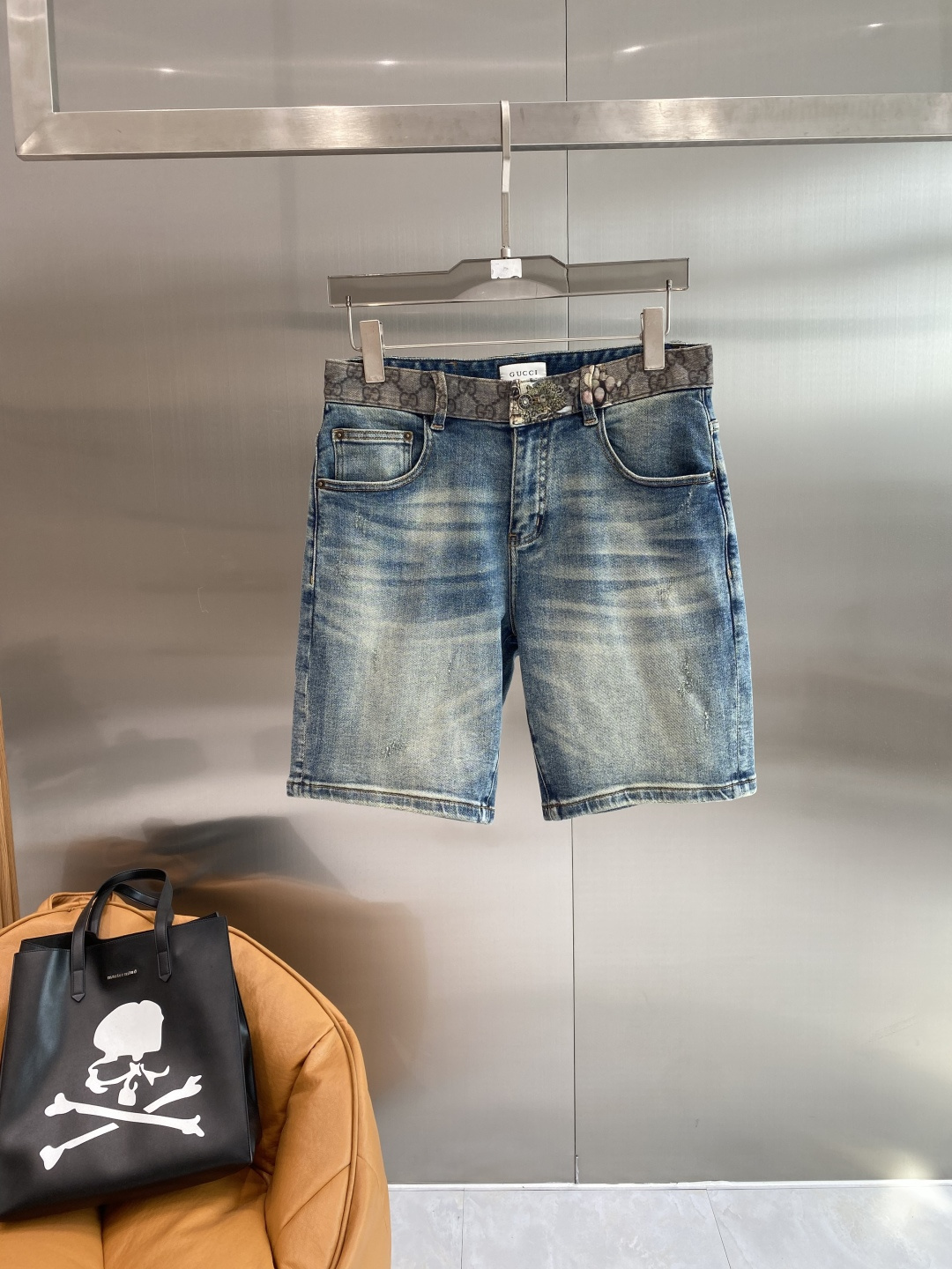 《𝙉𝙚𝙬🖤❤️古家》26SS新款 牛仔短裤，高端版本！专柜定制面料 透气舒适度高，细节无可挑剔，品牌元素