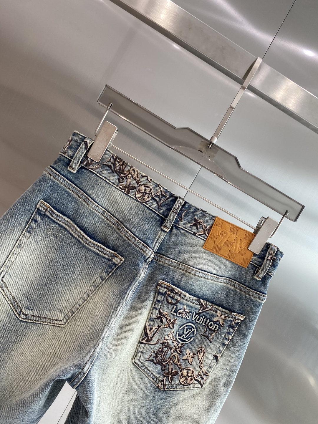 《𝙉𝙚𝙬🖤❤️驴家》26SS新款 牛仔短裤，高端版本！专柜定制面料 透气舒适度高，细节无可挑剔，品牌元素