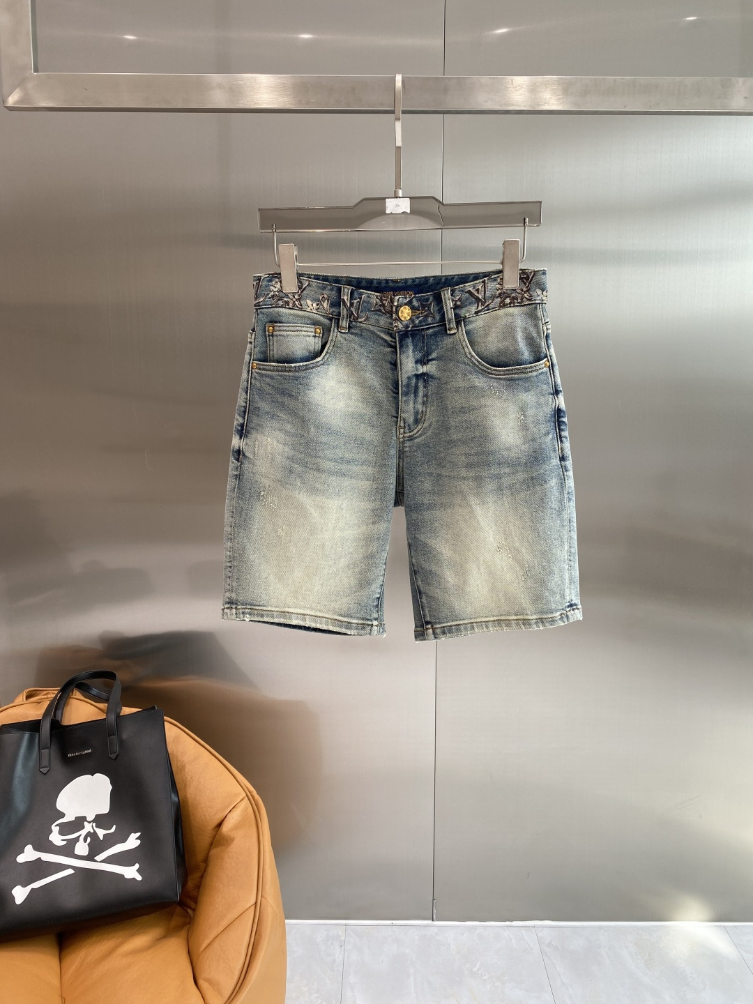 《𝙉𝙚𝙬🖤❤️驴家》26SS新款 牛仔短裤，高端版本！专柜定制面料 透气舒适度高，细节无可挑剔，品牌元素