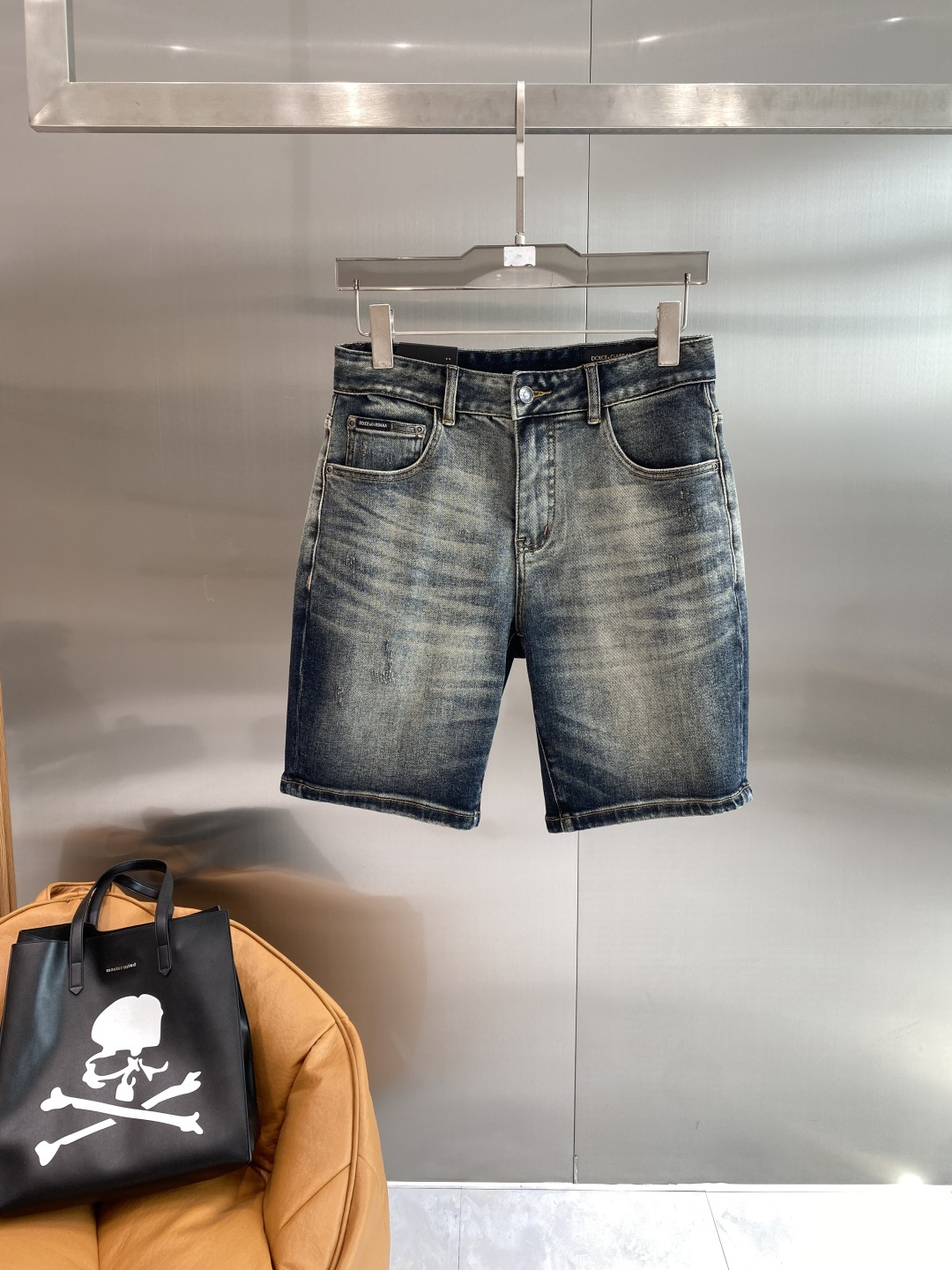 《𝙉𝙚𝙬🖤❤️DG家》26SS新款 牛仔短裤，高端版本！专柜定制面料 透气舒适度高，细节无可挑剔，品牌元