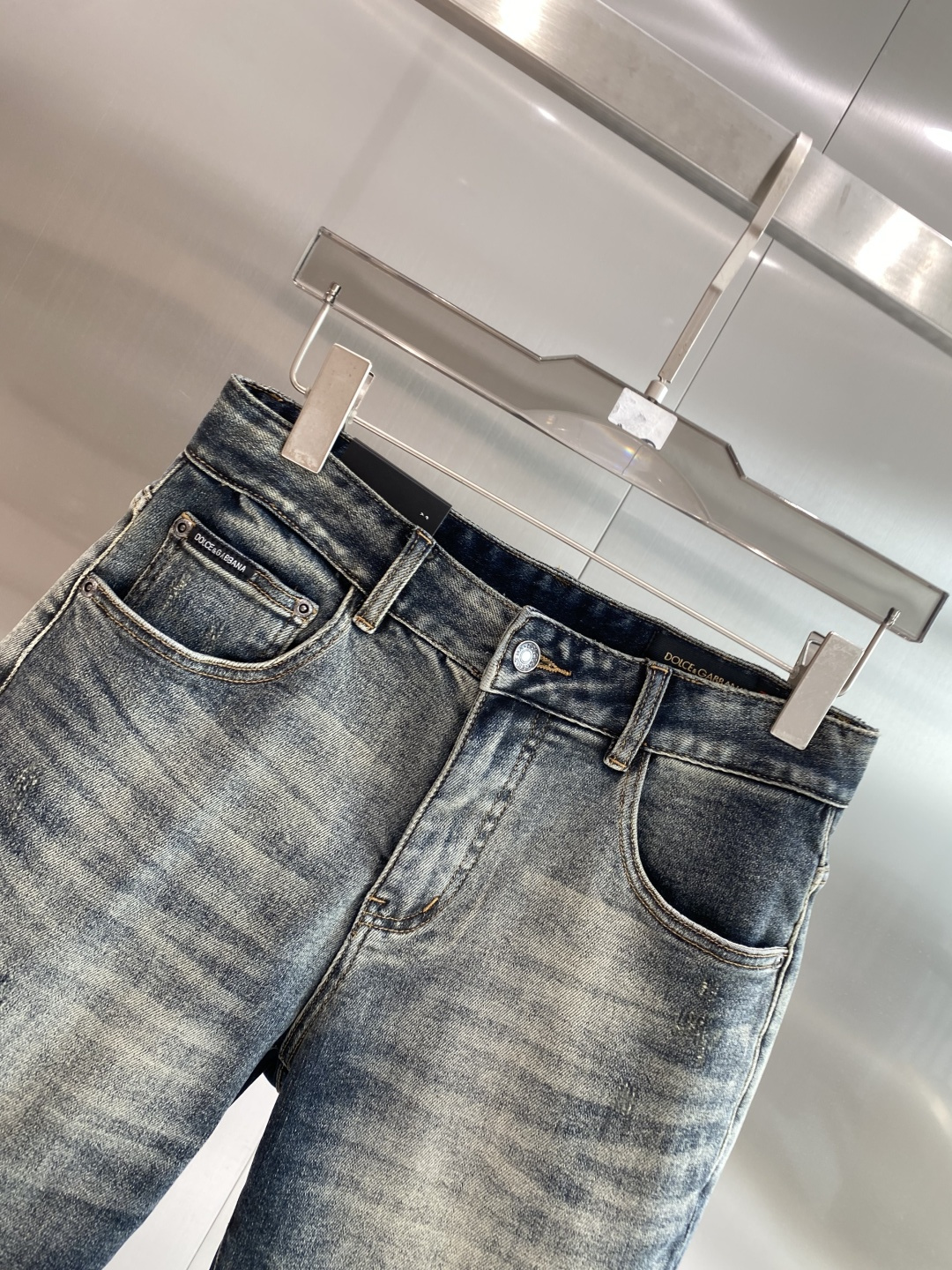 《𝙉𝙚𝙬🖤❤️DG家》26SS新款 牛仔短裤，高端版本！专柜定制面料 透气舒适度高，细节无可挑剔，品牌元