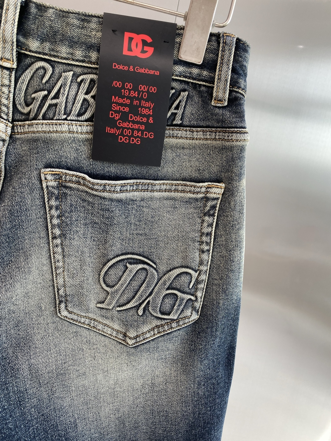 《𝙉𝙚𝙬🖤❤️DG家》26SS新款 牛仔短裤，高端版本！专柜定制面料 透气舒适度高，细节无可挑剔，品牌元