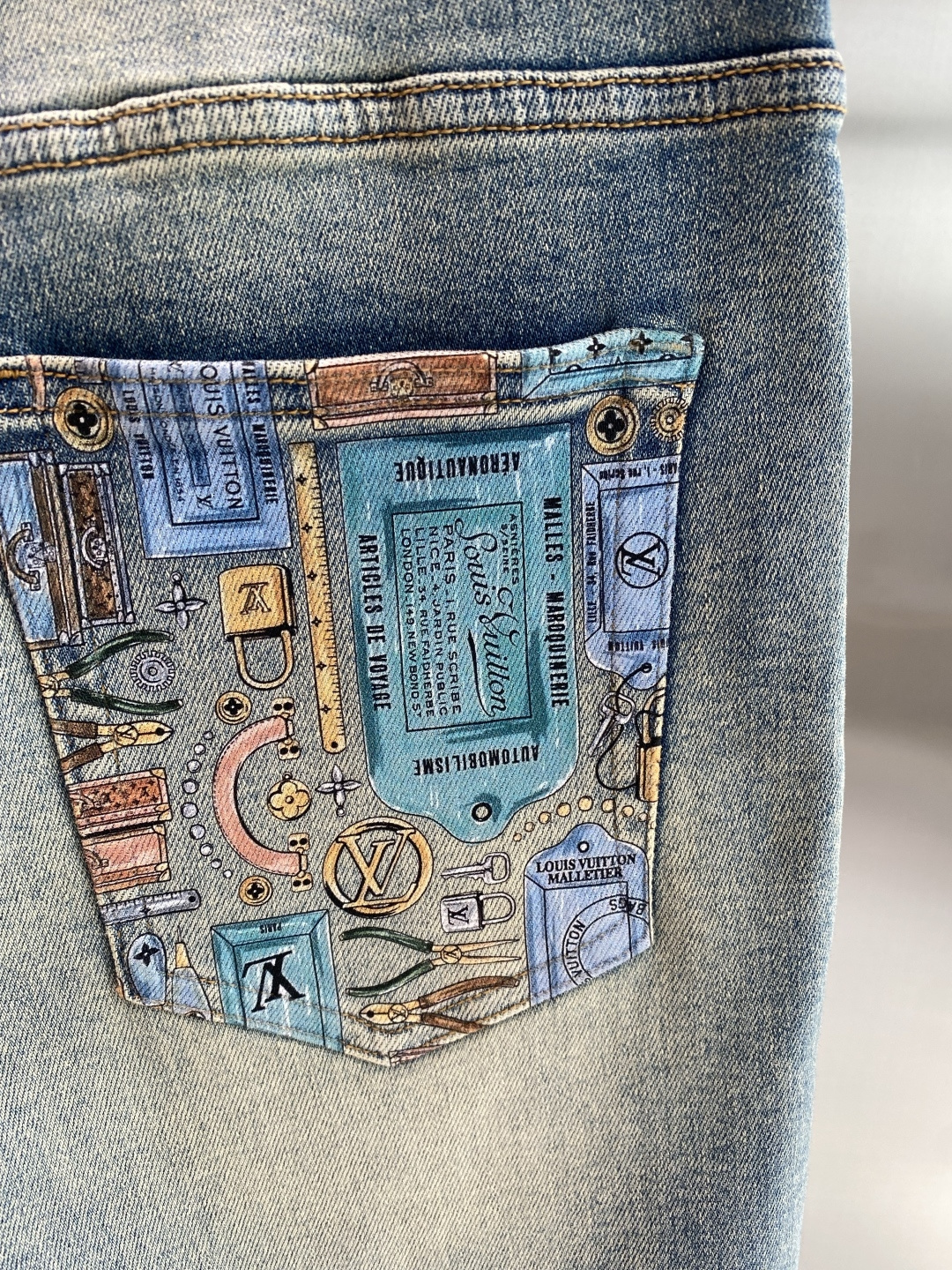 《𝙉𝙚𝙬🖤❤️驴家》26SS新款 牛仔短裤，高端版本！专柜定制面料 透气舒适度高，细节无可挑剔，品牌元素