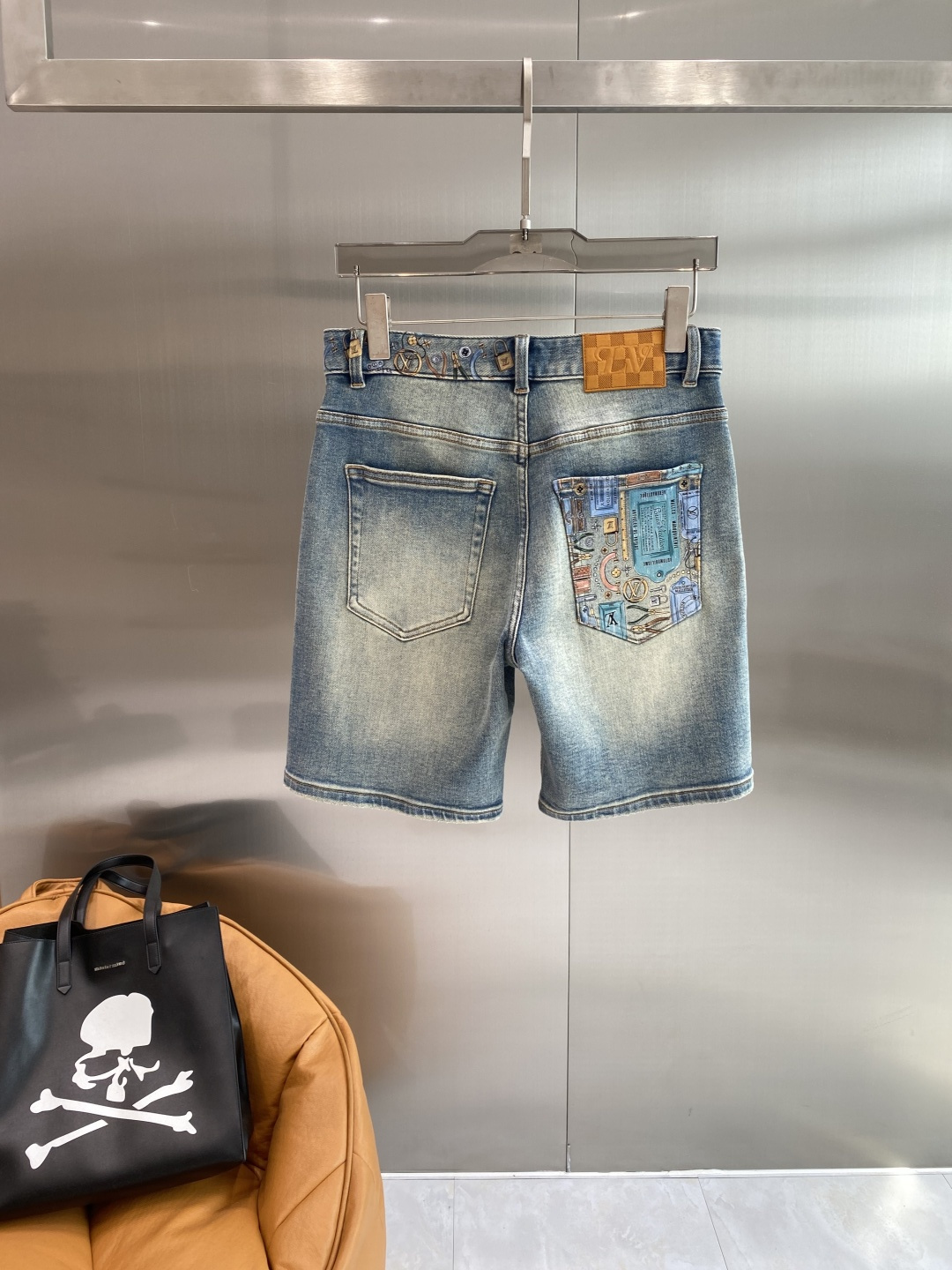 《𝙉𝙚𝙬🖤❤️驴家》26SS新款 牛仔短裤，高端版本！专柜定制面料 透气舒适度高，细节无可挑剔，品牌元素