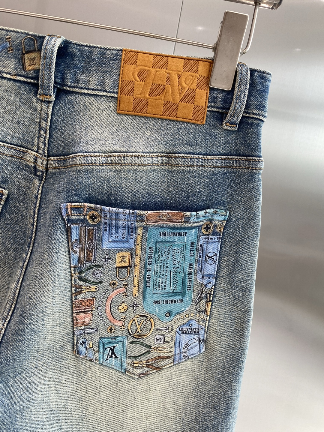 《𝙉𝙚𝙬🖤❤️驴家》26SS新款 牛仔短裤，高端版本！专柜定制面料 透气舒适度高，细节无可挑剔，品牌元素