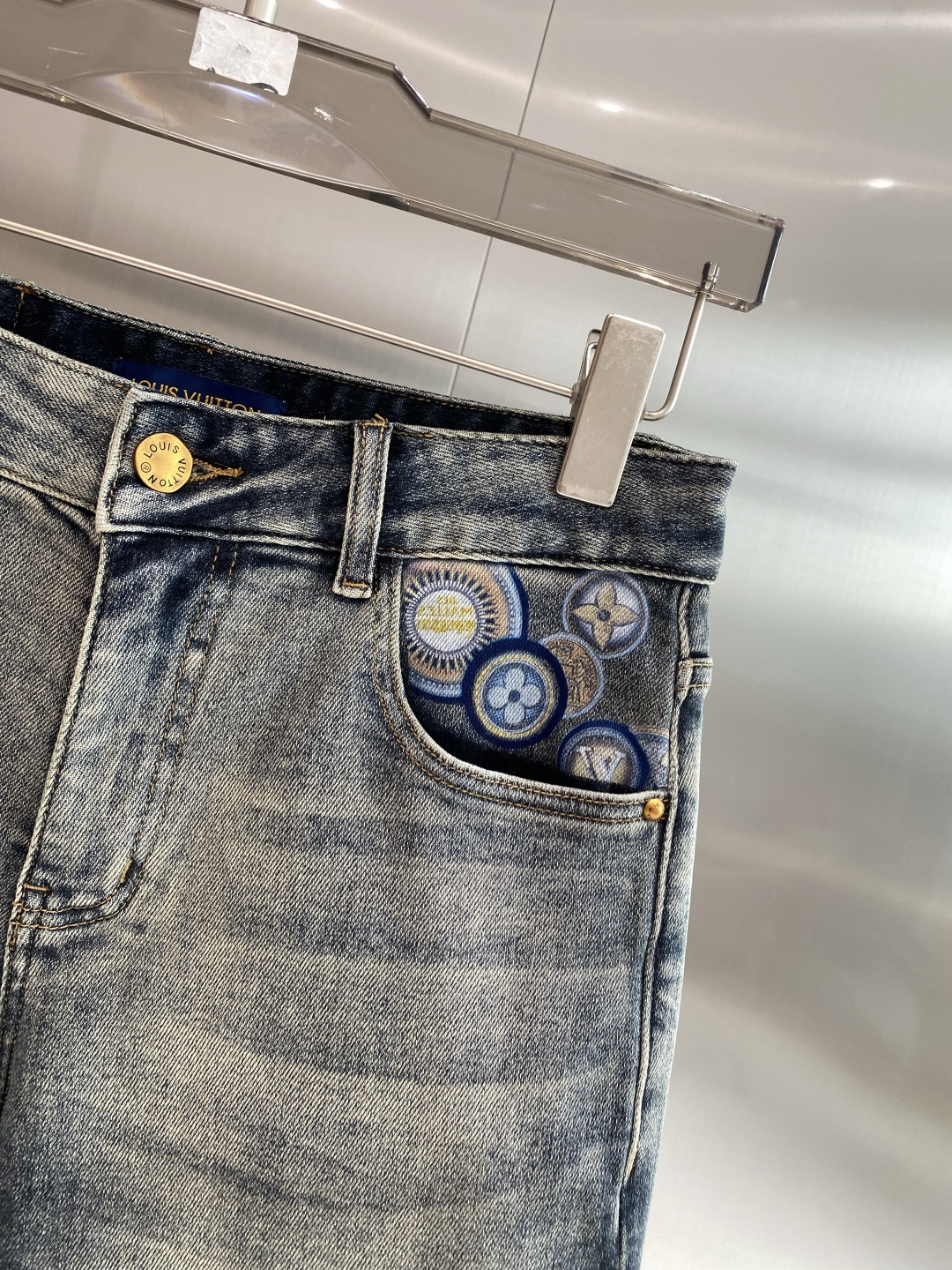 《𝙉𝙚𝙬🖤❤️驴家》26SS新款 牛仔短裤，高端版本！专柜定制面料 透气舒适度高，细节无可挑剔，品牌元素