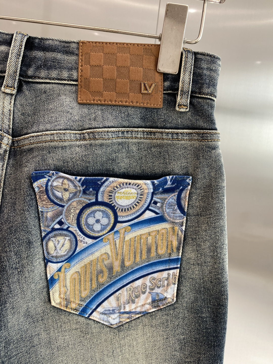 《𝙉𝙚𝙬🖤❤️驴家》26SS新款 牛仔短裤，高端版本！专柜定制面料 透气舒适度高，细节无可挑剔，品牌元素