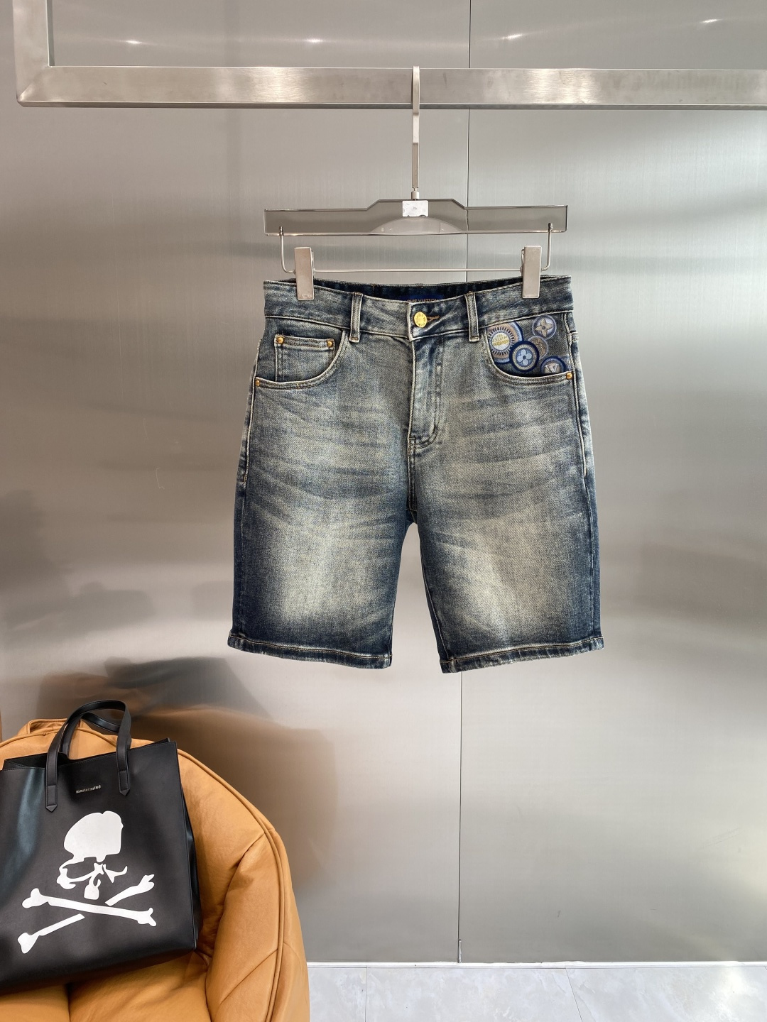 《𝙉𝙚𝙬🖤❤️驴家》26SS新款 牛仔短裤，高端版本！专柜定制面料 透气舒适度高，细节无可挑剔，品牌元素
