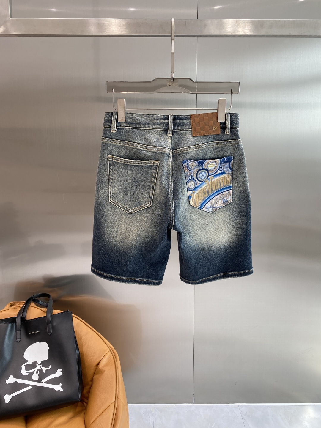 《𝙉𝙚𝙬🖤❤️驴家》26SS新款 牛仔短裤，高端版本！专柜定制面料 透气舒适度高，细节无可挑剔，品牌元素