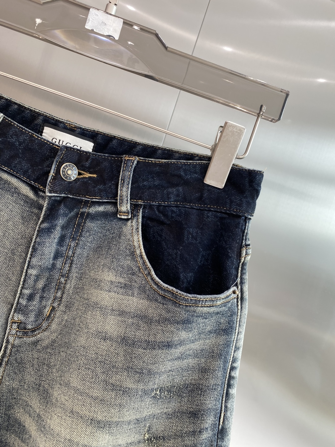 《𝙉𝙚𝙬🖤❤️古家》26SS新款 牛仔短裤，高端版本！专柜定制面料 透气舒适度高，细节无可挑剔，品牌元素