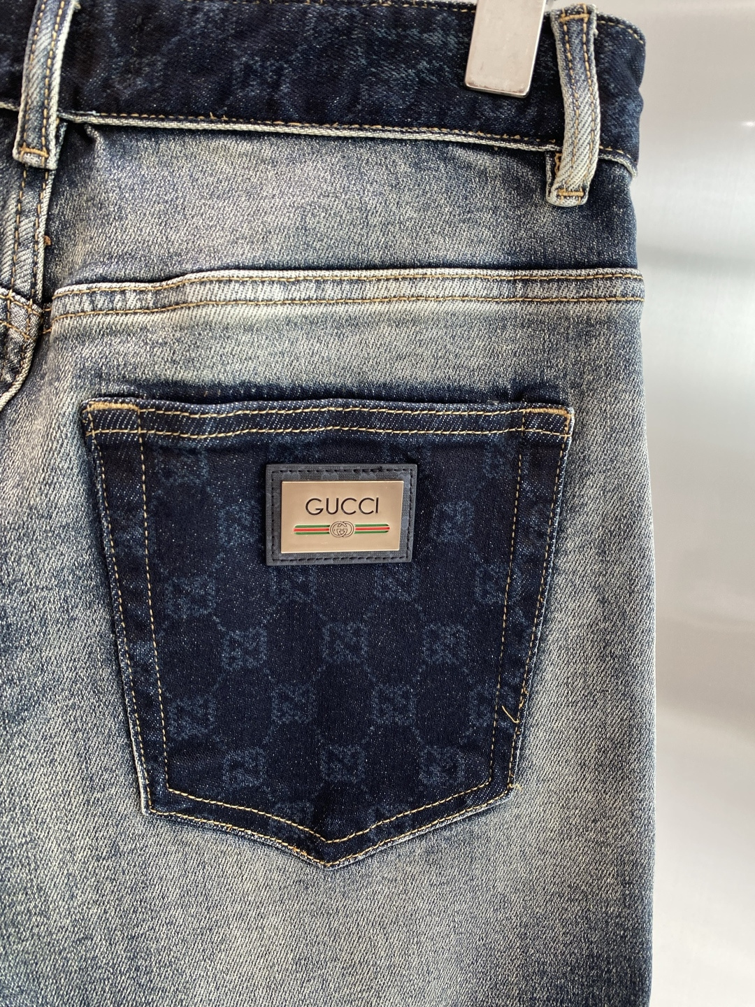 《𝙉𝙚𝙬🖤❤️古家》26SS新款 牛仔短裤，高端版本！专柜定制面料 透气舒适度高，细节无可挑剔，品牌元素