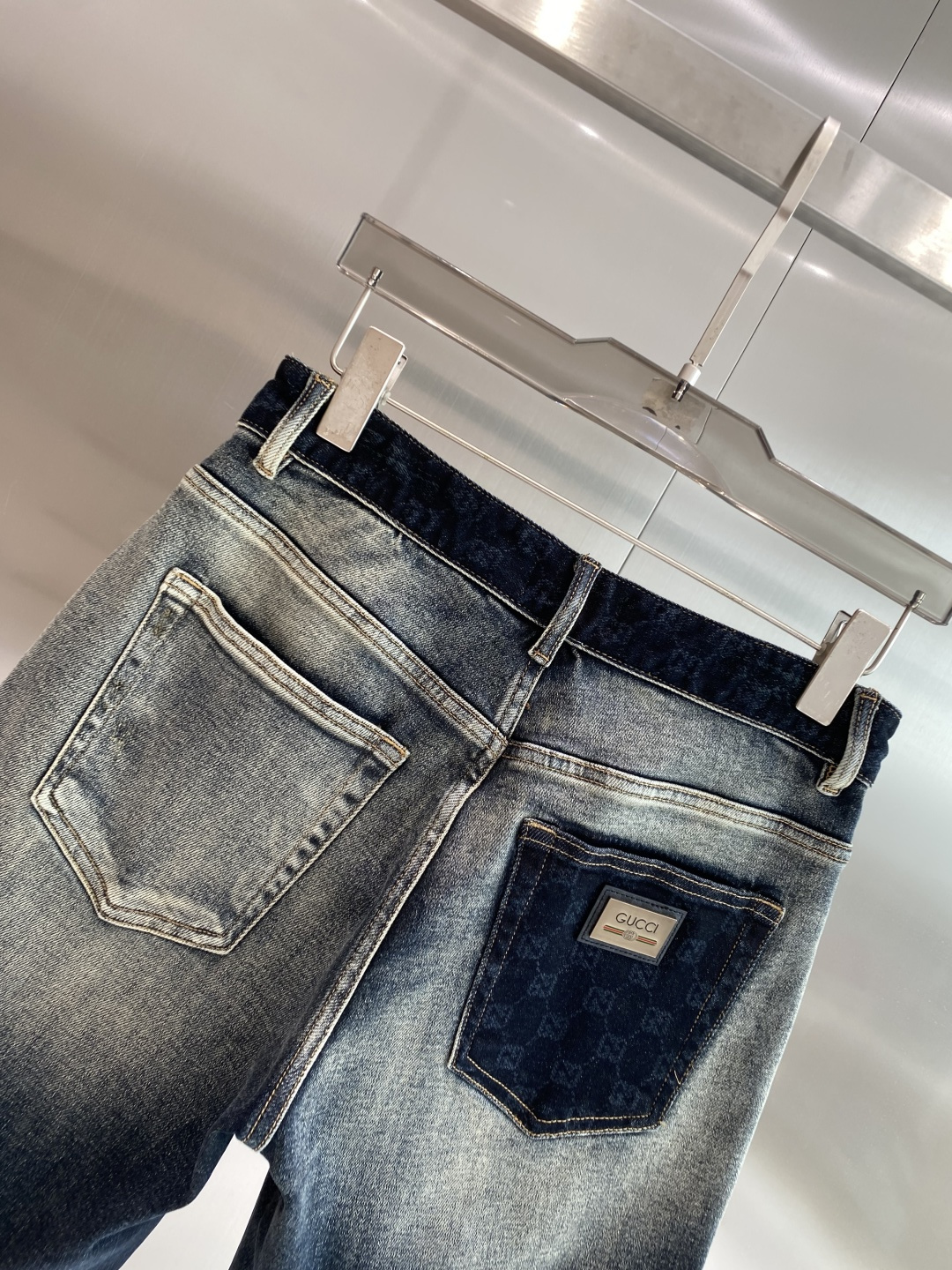 《𝙉𝙚𝙬🖤❤️古家》26SS新款 牛仔短裤，高端版本！专柜定制面料 透气舒适度高，细节无可挑剔，品牌元素