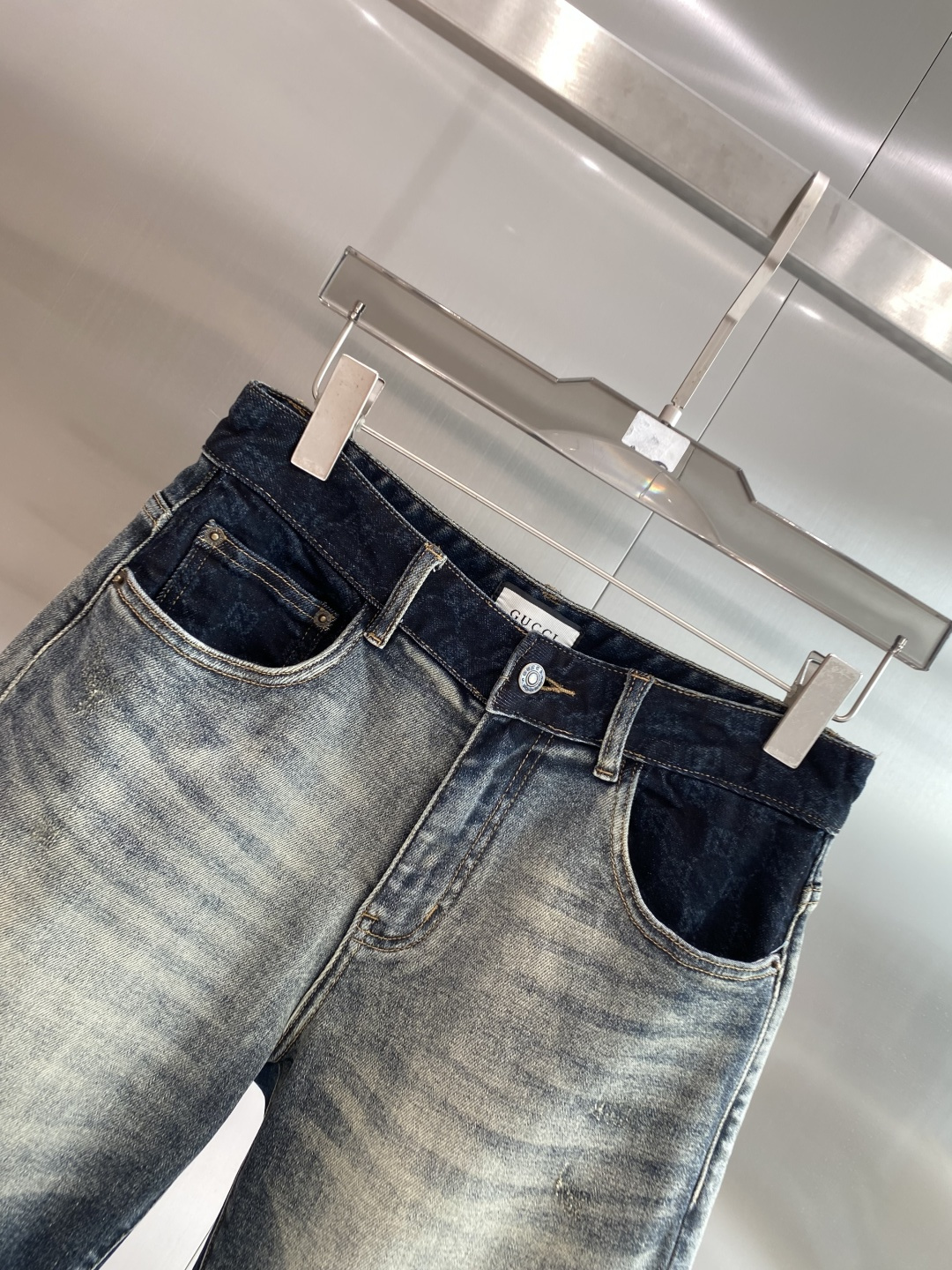 《𝙉𝙚𝙬🖤❤️古家》26SS新款 牛仔短裤，高端版本！专柜定制面料 透气舒适度高，细节无可挑剔，品牌元素