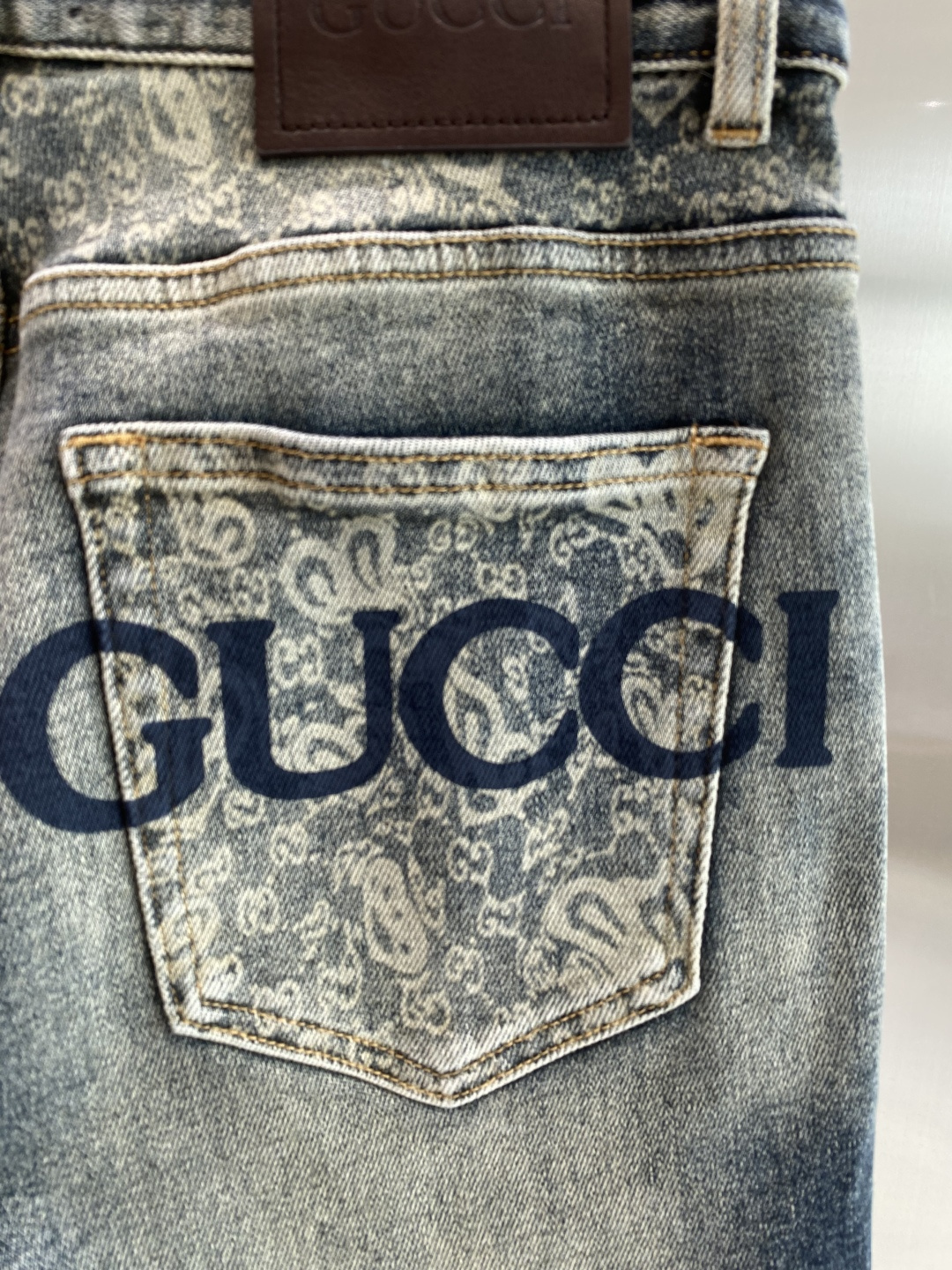 《𝙉𝙚𝙬🖤❤️古家》26SS新款 牛仔短裤，高端版本！专柜定制面料 透气舒适度高，细节无可挑剔，品牌元素