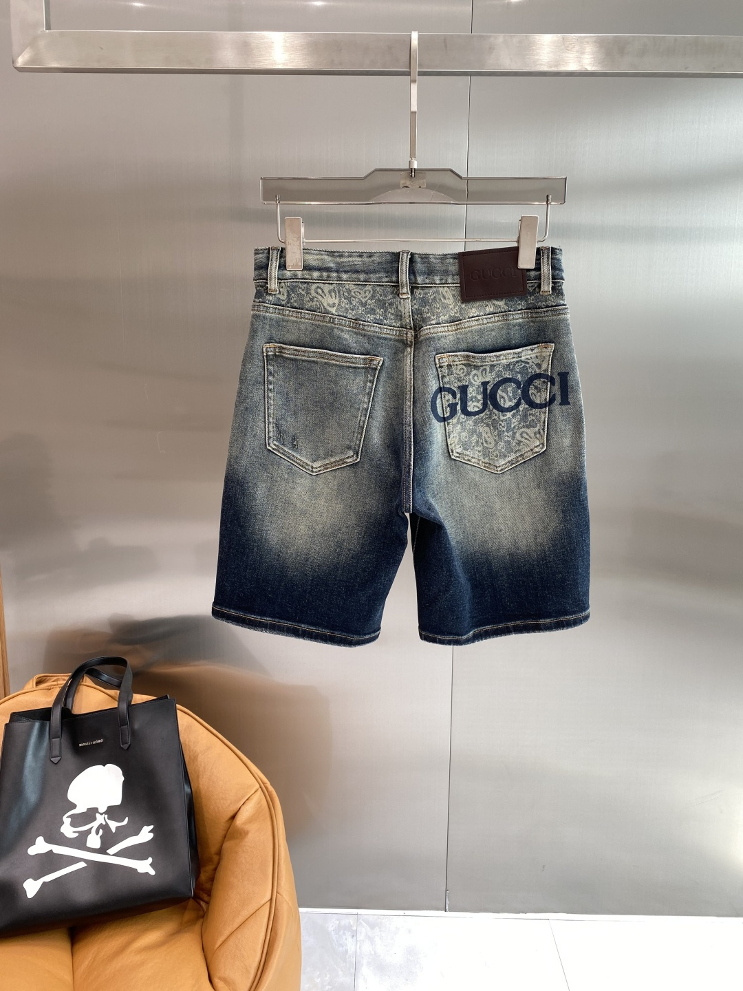 《𝙉𝙚𝙬🖤❤️古家》26SS新款 牛仔短裤，高端版本！专柜定制面料 透气舒适度高，细节无可挑剔，品牌元素