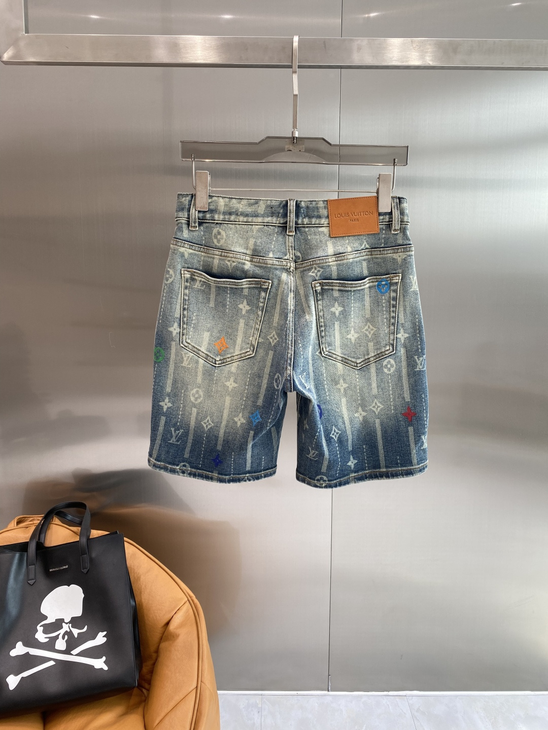 《𝙉𝙚𝙬🖤❤️驴家》26SS新款 牛仔短裤，高端版本！专柜定制面料 透气舒适度高，细节无可挑剔，品牌元素