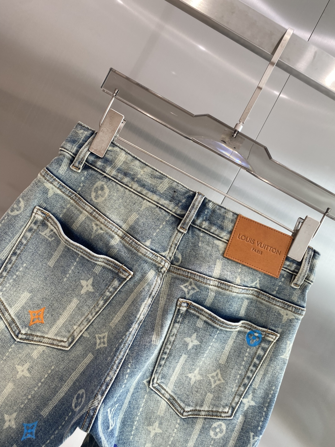 《𝙉𝙚𝙬🖤❤️驴家》26SS新款 牛仔短裤，高端版本！专柜定制面料 透气舒适度高，细节无可挑剔，品牌元素