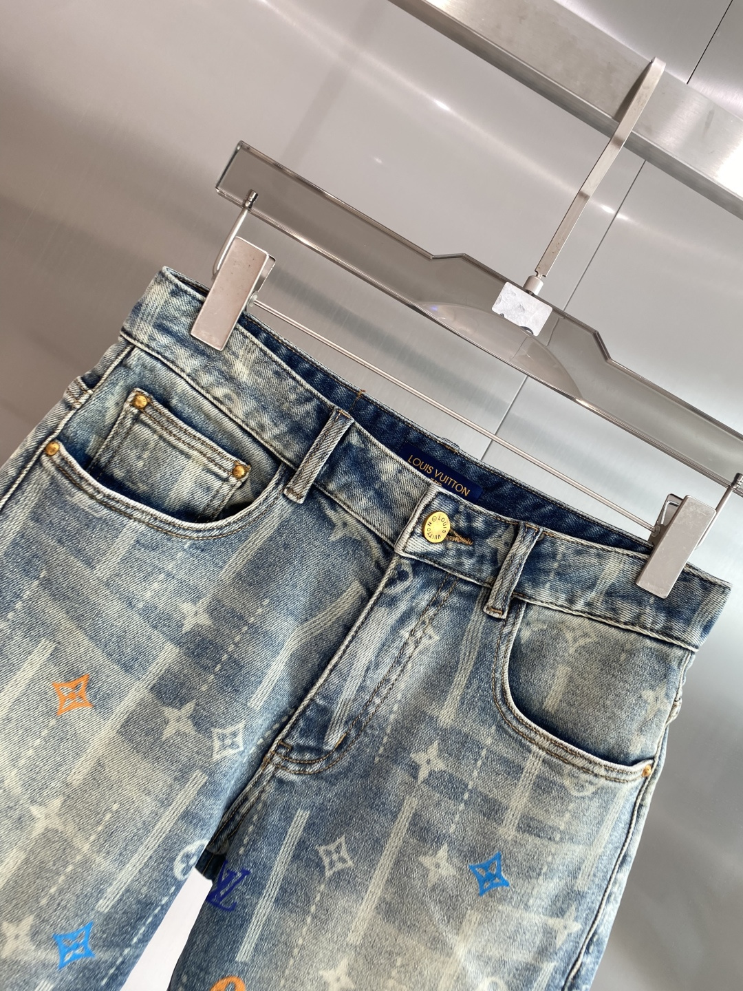 《𝙉𝙚𝙬🖤❤️驴家》26SS新款 牛仔短裤，高端版本！专柜定制面料 透气舒适度高，细节无可挑剔，品牌元素