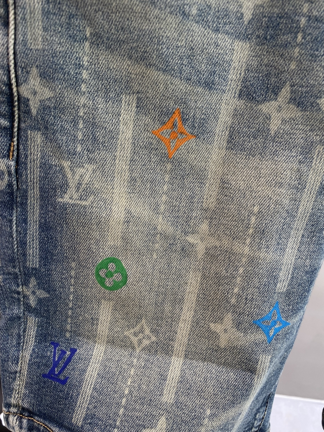 《𝙉𝙚𝙬🖤❤️驴家》26SS新款 牛仔短裤，高端版本！专柜定制面料 透气舒适度高，细节无可挑剔，品牌元素