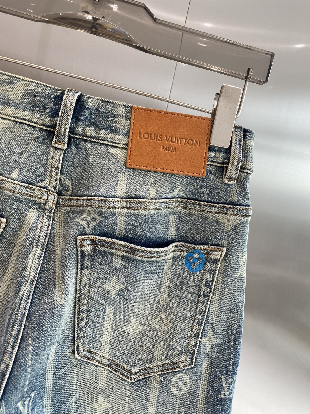 《𝙉𝙚𝙬🖤❤️驴家》26SS新款 牛仔短裤，高端版本！专柜定制面料 透气舒适度高，细节无可挑剔，品牌元素