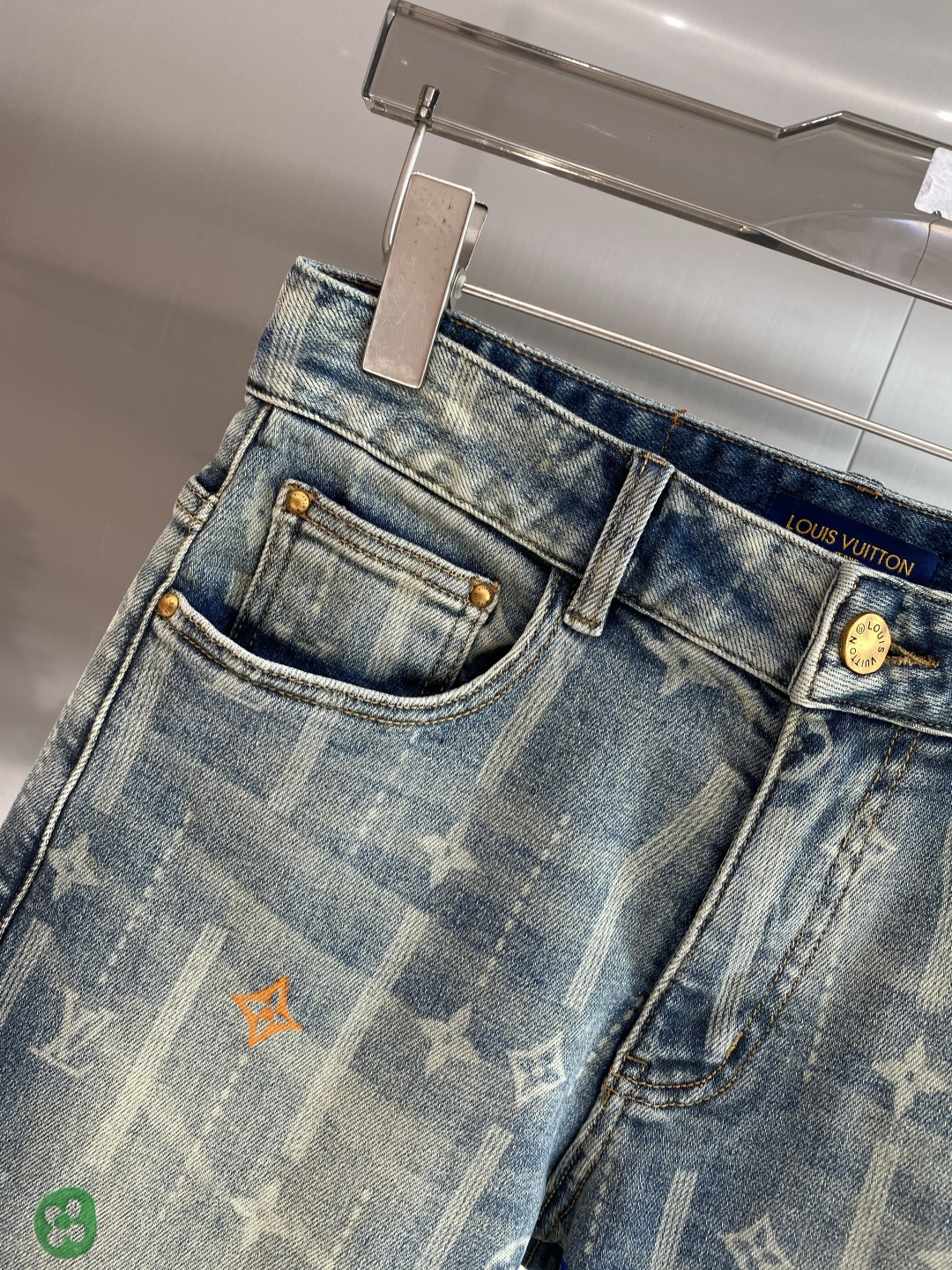 《𝙉𝙚𝙬🖤❤️驴家》26SS新款 牛仔短裤，高端版本！专柜定制面料 透气舒适度高，细节无可挑剔，品牌元素