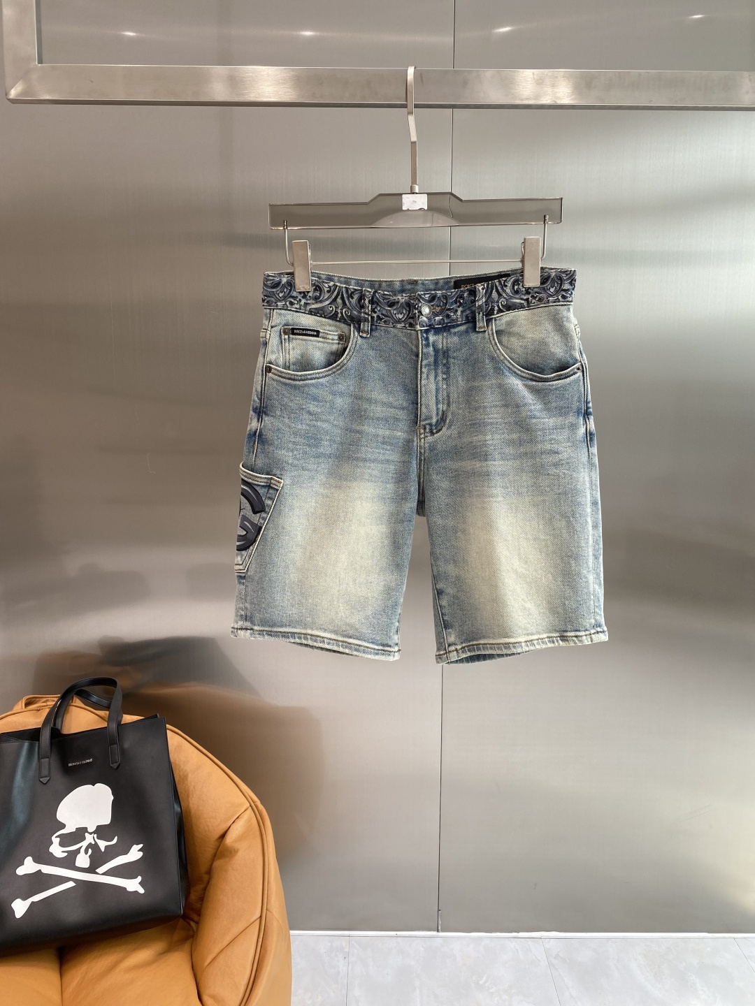 《𝙉𝙚𝙬🖤❤️DG家》26SS新款 牛仔短裤，高端版本！专柜定制面料 透气舒适度高，细节无可挑剔，品牌元