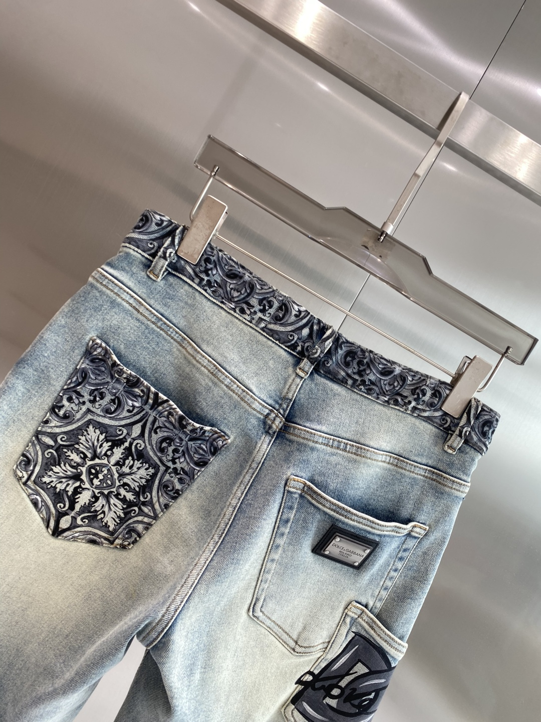 《𝙉𝙚𝙬🖤❤️DG家》26SS新款 牛仔短裤，高端版本！专柜定制面料 透气舒适度高，细节无可挑剔，品牌元