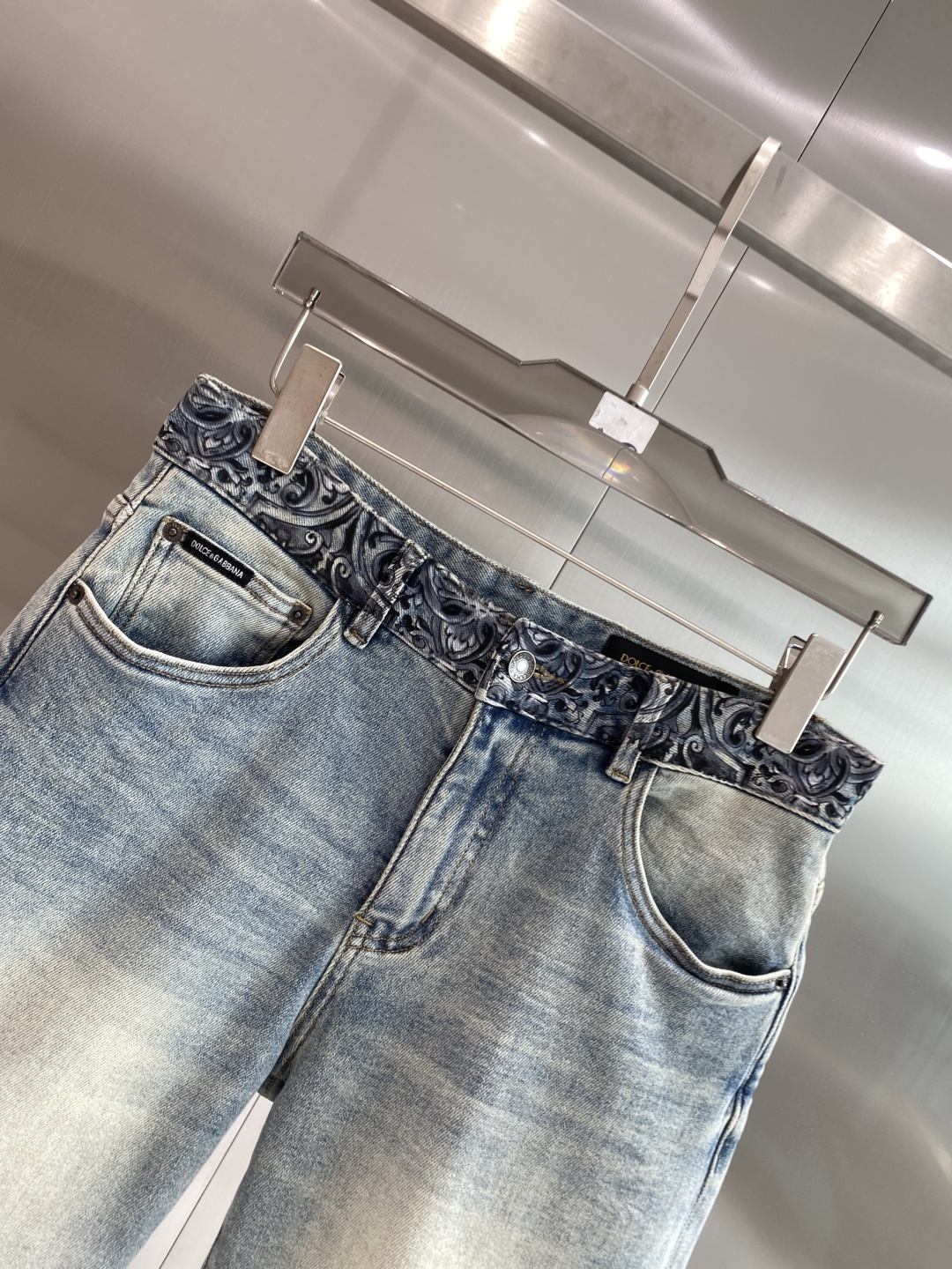 《𝙉𝙚𝙬🖤❤️DG家》26SS新款 牛仔短裤，高端版本！专柜定制面料 透气舒适度高，细节无可挑剔，品牌元