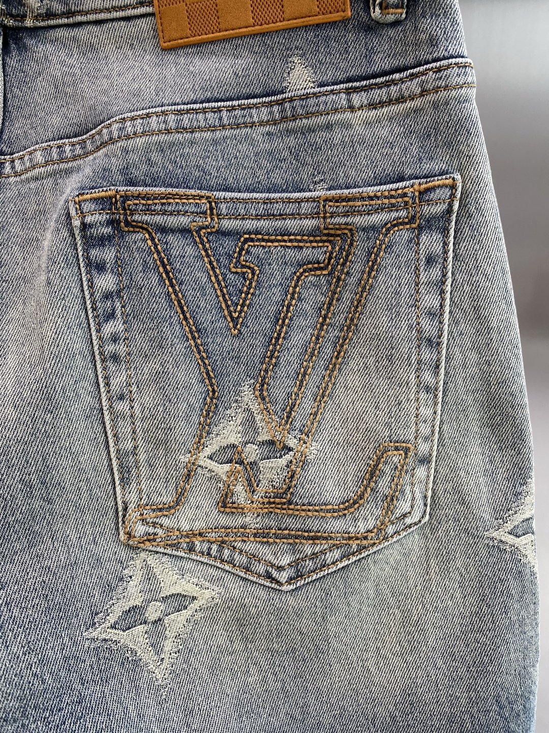 《𝙉𝙚𝙬🖤❤️驴家》26SS新款 牛仔短裤，高端版本！专柜定制面料 透气舒适度高，细节无可挑剔，品牌元素