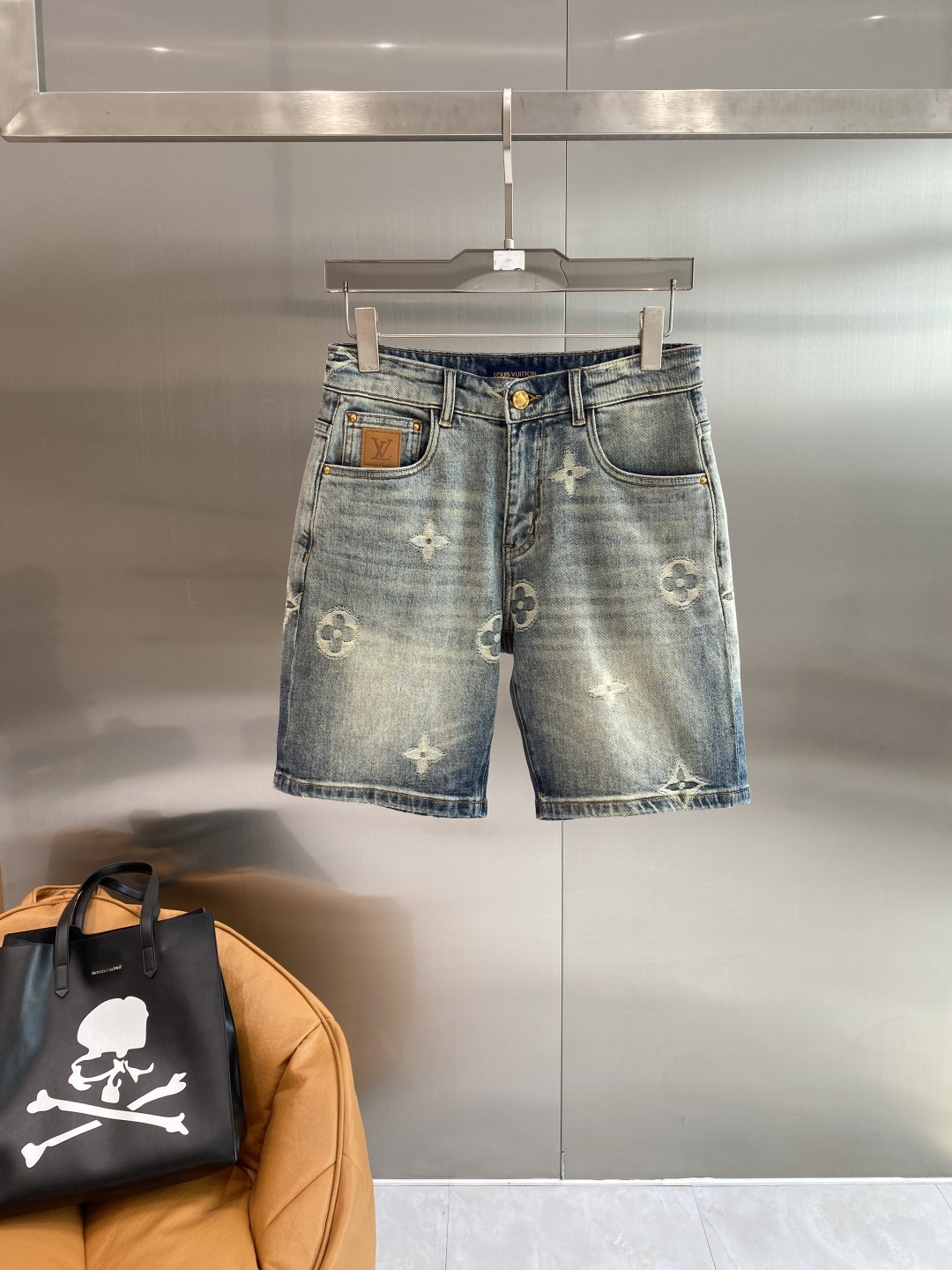 《𝙉𝙚𝙬🖤❤️驴家》26SS新款 牛仔短裤，高端版本！专柜定制面料 透气舒适度高，细节无可挑剔，品牌元素