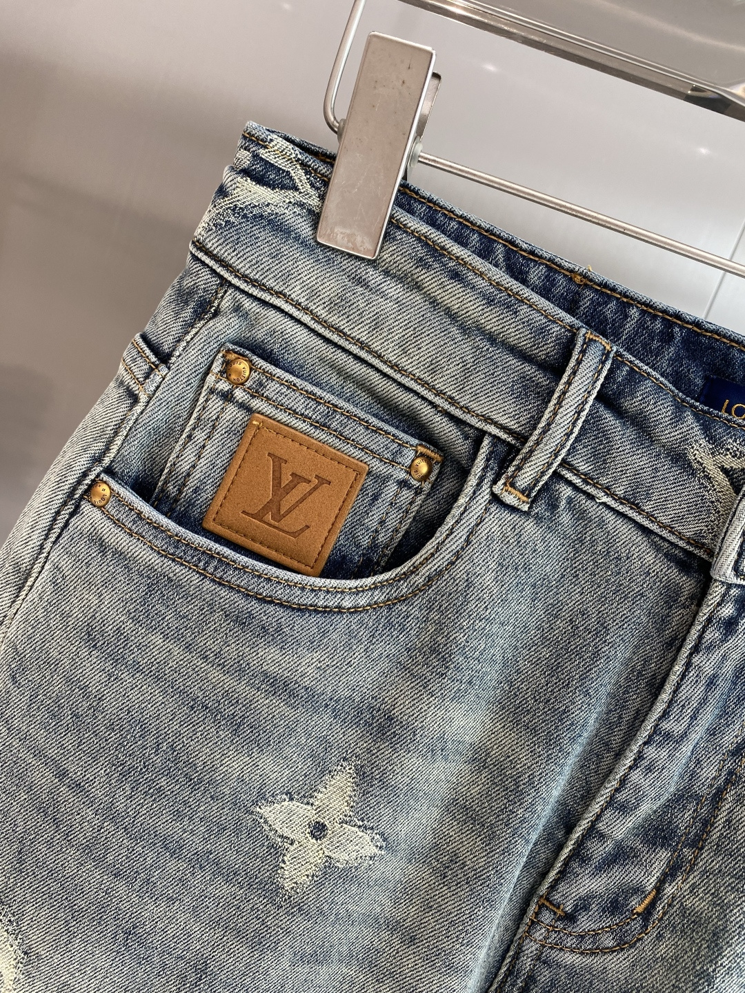 《𝙉𝙚𝙬🖤❤️驴家》26SS新款 牛仔短裤，高端版本！专柜定制面料 透气舒适度高，细节无可挑剔，品牌元素