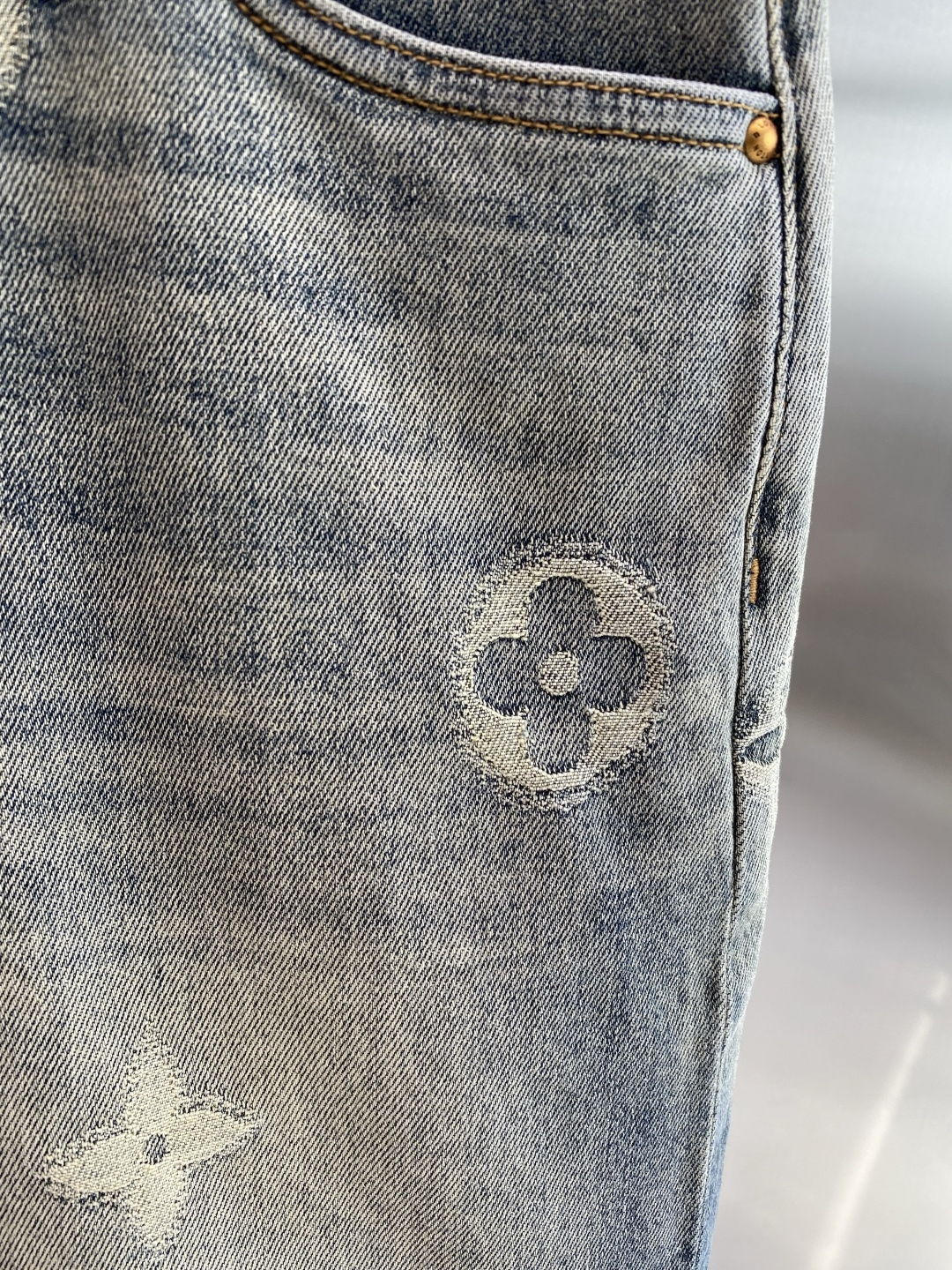 《𝙉𝙚𝙬🖤❤️驴家》26SS新款 牛仔短裤，高端版本！专柜定制面料 透气舒适度高，细节无可挑剔，品牌元素