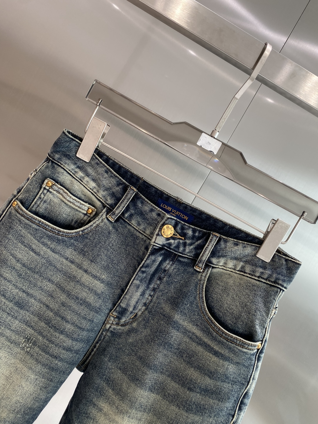 《𝙉𝙚𝙬🖤❤️驴家》26SS新款 牛仔短裤，高端版本！专柜定制面料 透气舒适度高，细节无可挑剔，品牌元素