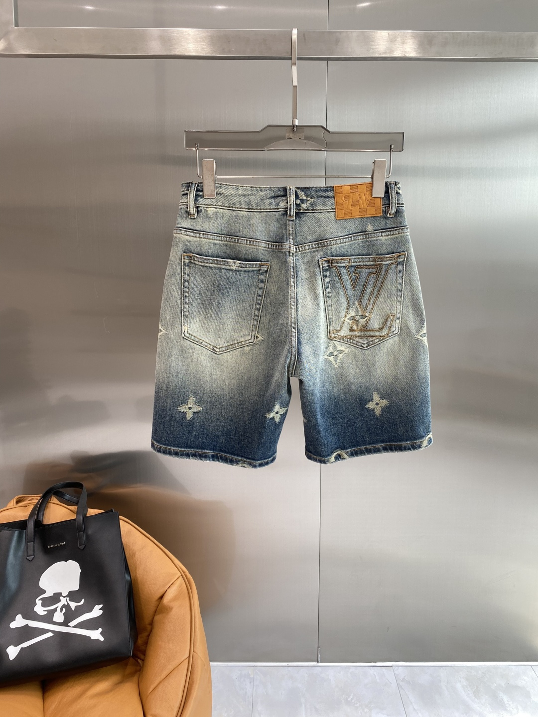 《𝙉𝙚𝙬🖤❤️驴家》26SS新款 牛仔短裤，高端版本！专柜定制面料 透气舒适度高，细节无可挑剔，品牌元素