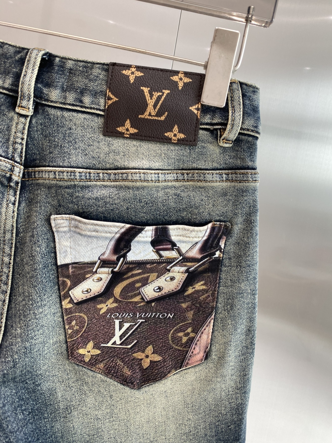 《𝙉𝙚𝙬🖤❤️驴家》26SS新款 牛仔短裤，高端版本！专柜定制面料 透气舒适度高，细节无可挑剔，品牌元素