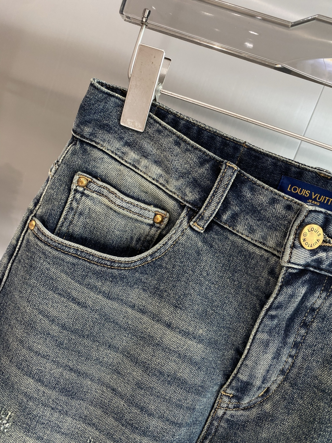 《𝙉𝙚𝙬🖤❤️驴家》26SS新款 牛仔短裤，高端版本！专柜定制面料 透气舒适度高，细节无可挑剔，品牌元素