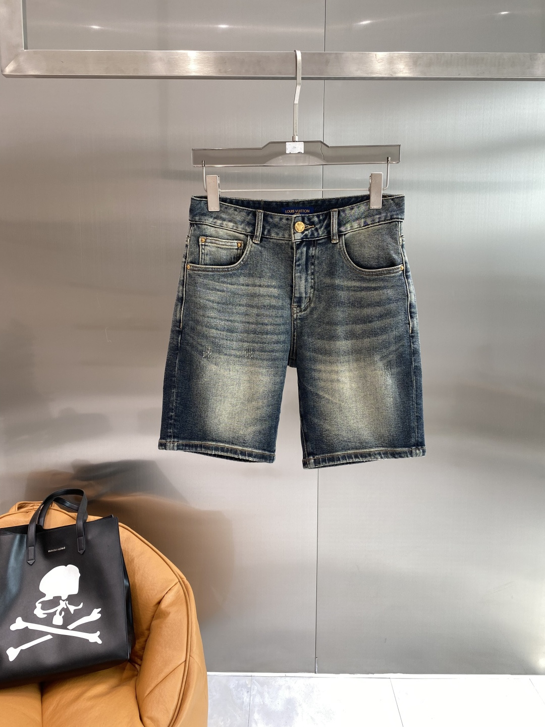 《𝙉𝙚𝙬🖤❤️驴家》26SS新款 牛仔短裤，高端版本！专柜定制面料 透气舒适度高，细节无可挑剔，品牌元素