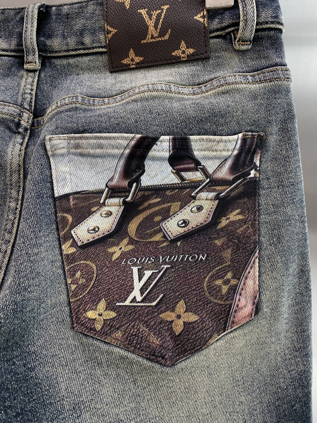 《𝙉𝙚𝙬🖤❤️驴家》26SS新款 牛仔短裤，高端版本！专柜定制面料 透气舒适度高，细节无可挑剔，品牌元素