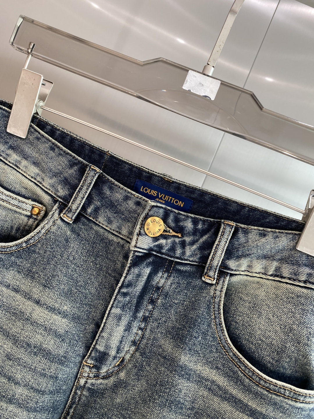 《𝙉𝙚𝙬🖤❤️驴家》26SS新款 牛仔短裤，高端版本！专柜定制面料 透气舒适度高，细节无可挑剔，品牌元素