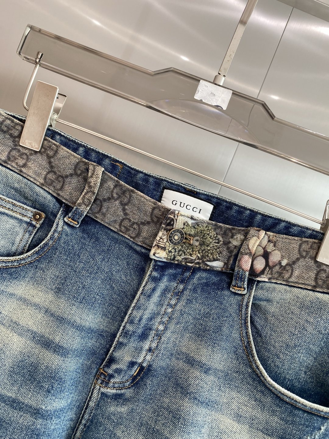 《𝙉𝙚𝙬🖤❤️古家》26SS新款 牛仔短裤，高端版本！专柜定制面料 透气舒适度高，细节无可挑剔，品牌元素