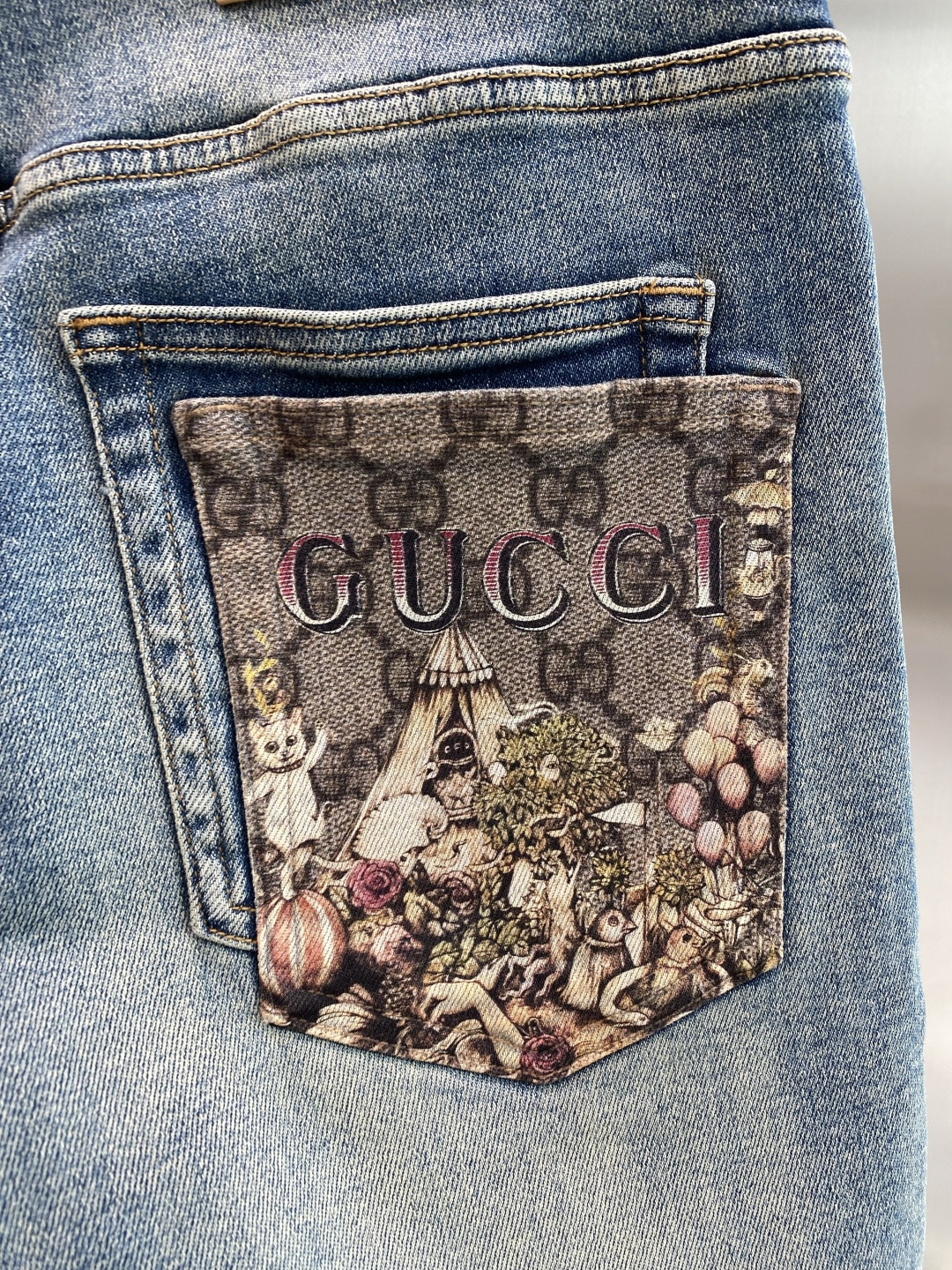 《𝙉𝙚𝙬🖤❤️古家》26SS新款 牛仔短裤，高端版本！专柜定制面料 透气舒适度高，细节无可挑剔，品牌元素