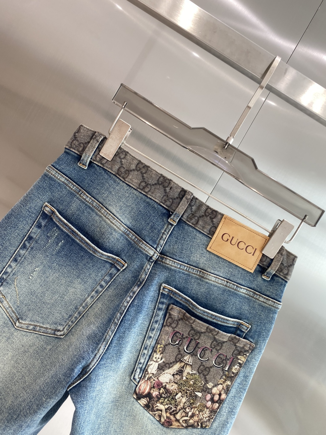 《𝙉𝙚𝙬🖤❤️古家》26SS新款 牛仔短裤，高端版本！专柜定制面料 透气舒适度高，细节无可挑剔，品牌元素