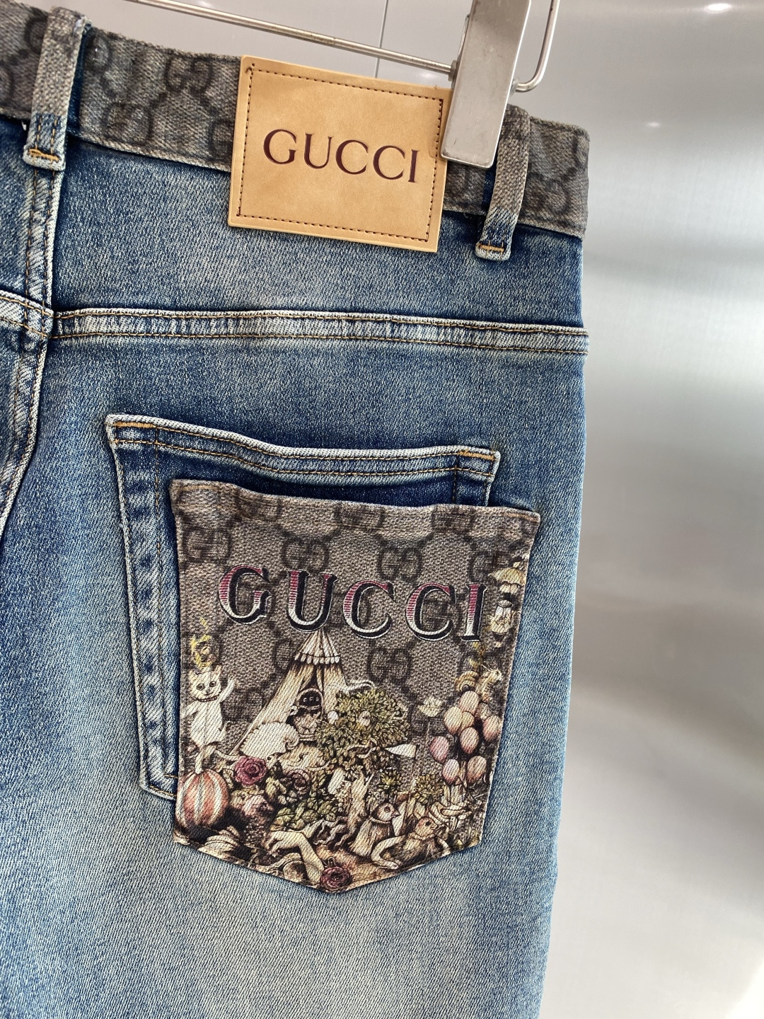 《𝙉𝙚𝙬🖤❤️古家》26SS新款 牛仔短裤，高端版本！专柜定制面料 透气舒适度高，细节无可挑剔，品牌元素