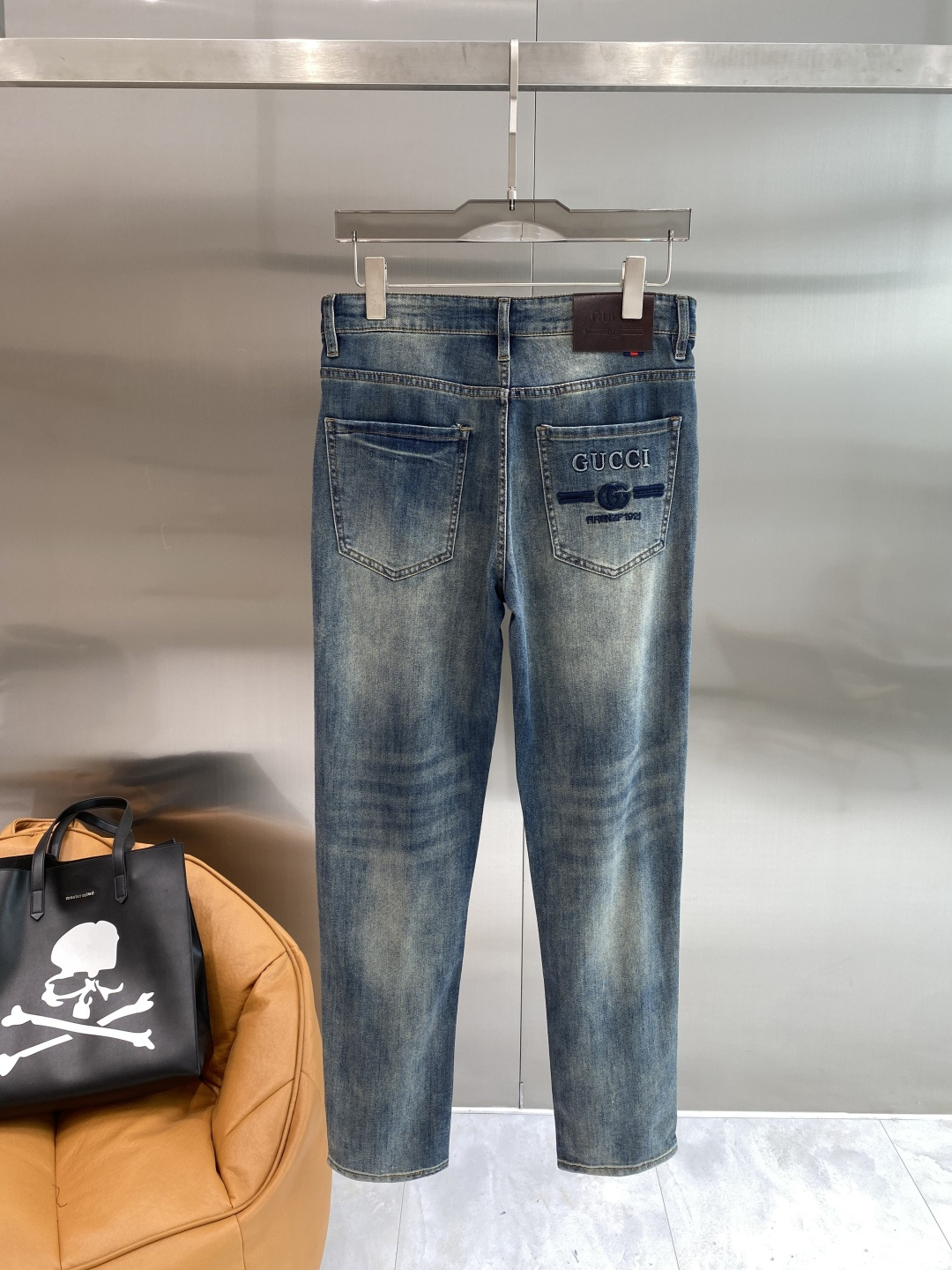 NO:926143,'Gujia' 2026 spring heavy-duty washed casual jeans, imported original washed stretch fabric, comfortable and elastic, unique design, super correct fit, comfortable and breathable, extremely high grade, counter quality, handsome upper body, size 29-36, next day,,gucci,jeans,19860909《古家》 2026春款重工水洗休闲牛仔裤,进口原版水洗弹力面料,舒适有弹性,独特设计,版型超正,舒适透气,档次极高,专柜品质,上身帅气十足,码数29-36隔天,,gucci,jeans,,Men's clothing