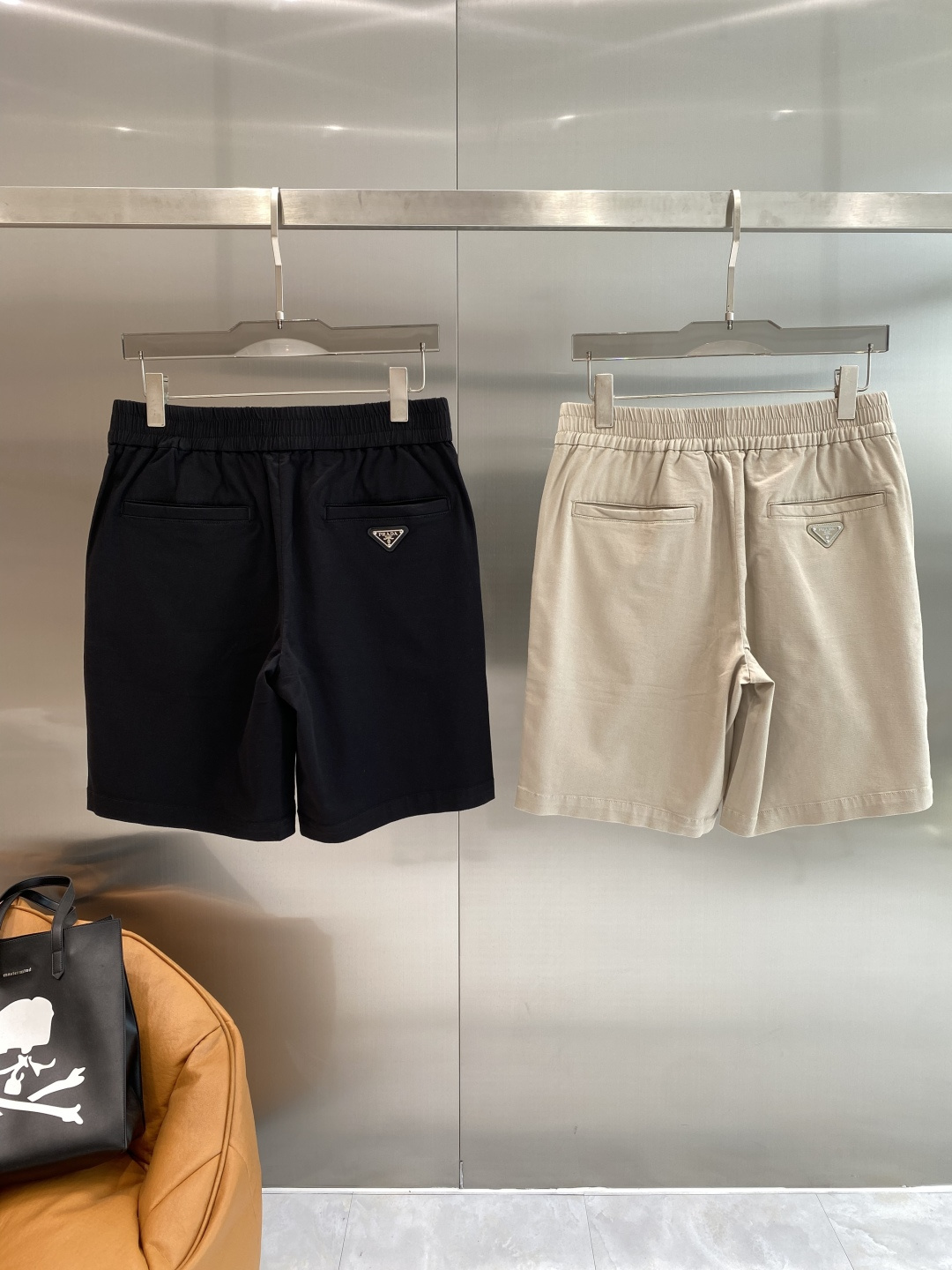 NO:842156,'Pu Jia' 2026 spring and summer new casual shorts!  On sale simultaneously on the official website. Customized brand classic LOGO, customized fabrics, excellent comfort, strong touch. Highly identifiable, perfect appearance and craftsmanship. Sizes 30-38 available the next day, prada, shorts,19860909《普家》 2026春夏新款休闲短裤！官网同步发售.定制品牌经典LOGO,定制面料,舒适度极好,手触感强烈.辨识度极高,完美品相工艺. 尺码30-38隔天,,prada,shorts,,Men's clothing
