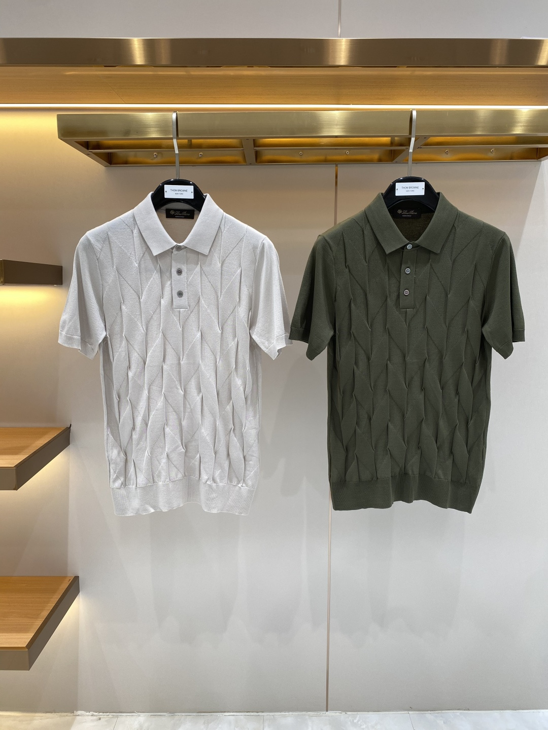 NO:867363,'LP Home' 2026 new men's knitted short-sleeves!  High-end trendy items, fashionable items sought after by celebrities!  A must-have item for every major star and internet celebrity. High-end custom-made mercerized cotton Yilite fabric, which feels delicate and soft, and the upper body is crisp and stylish. The brand logo design on the chest easily enhances the sense of fashion. The workmanship is extremely sophisticated and rigorous, and the wiring is neat and meticulous. It is a masterpiece of a famous designer!  Let you perfectly combine fashion, leisure and trend. Sizes M-3XL next day, loro piana, T-shirt,19860909《LP家》 2026新款男士针织短袖！高端潮物,众星追捧时尚款！各大明星网红人手一件的出街单品.高级定制丝光棉伊力特面料,手感细腻柔软,上身挺括有型.胸前品牌logo设计,轻松将时髦感进阶,做工极为考究严谨,走线工整细致,大牌设计师巨作！让您时尚休闲与潮流完美结合.尺码M-3XL隔天,,loro piana,T-shirt,,Men's clothing