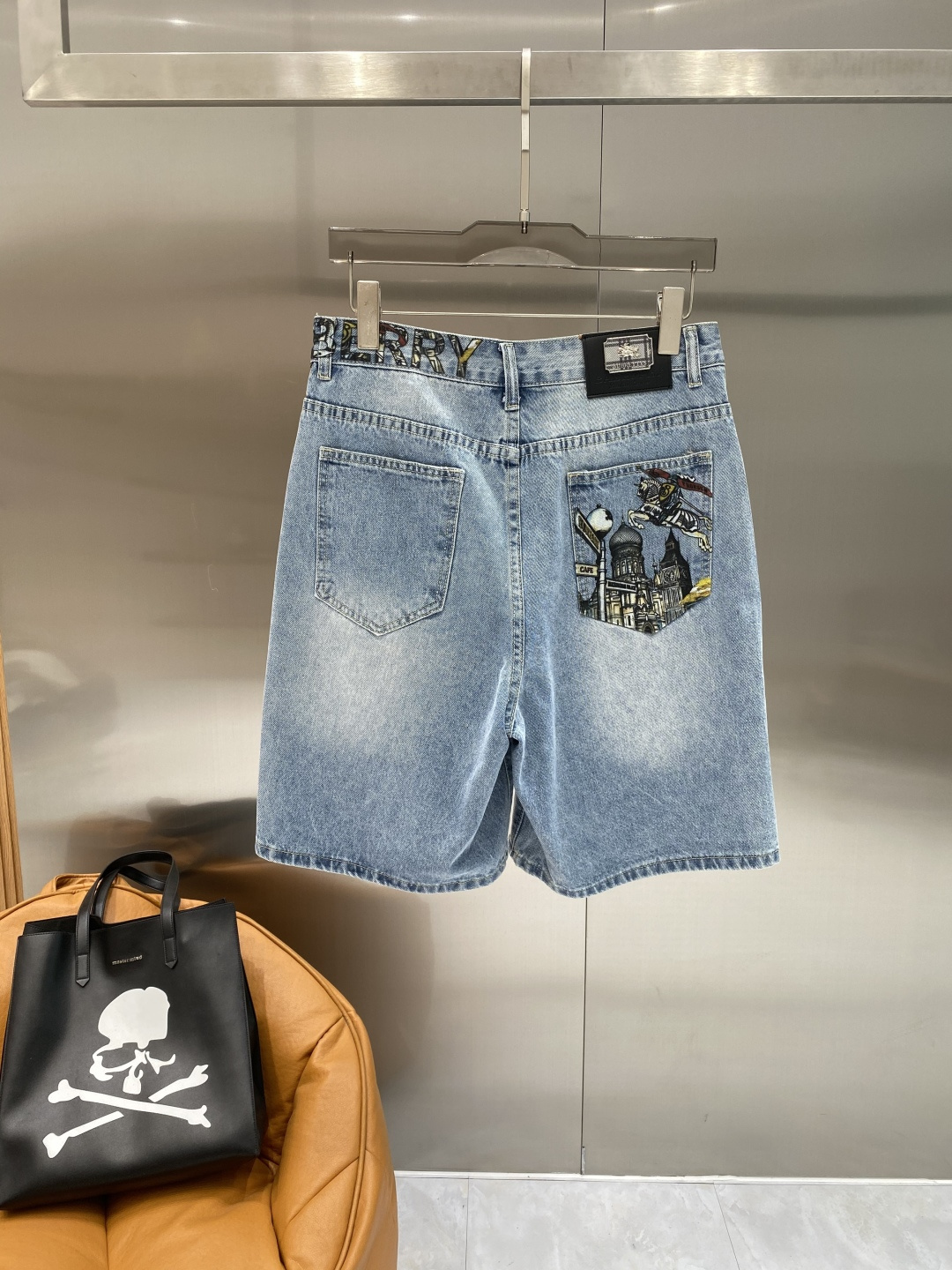 NO:867231,'Bajia' 2026 denim shorts, denim with classic patterns, retro and fashionable, metal buttons and pocket design, full of details. Great fit, not tight or loose, 29-36 next day, burberry, shorts,19860909《巴家》 2026 牛仔短裤, 牛仔搭配经典图案,复古又时髦,金属纽扣和口袋设计,细节感满满.版型很赞,不紧绷也不松垮,29-36隔天,,burberry,shorts,,Men's clothing