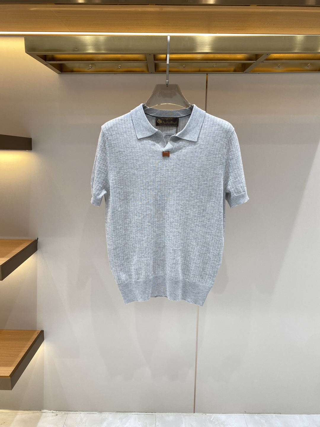 NO:863970,'LP Home' 2026 new men's knitted short-sleeves!  High-end trendy items, fashionable items sought after by celebrities!  A must-have item for every major star and internet celebrity. High-end custom-made mercerized cotton Yilite fabric, which feels delicate and soft, and the upper body is crisp and stylish. The brand logo design on the chest easily enhances the sense of fashion. The workmanship is extremely sophisticated and rigorous, and the wiring is neat and meticulous. It is a masterpiece of a famous designer!  Let you perfectly combine fashion, leisure and trend. Sizes M-4XL, loro piana, T-shirt,19860909《LP家》 2026新款男士针织短袖！高端潮物,众星追捧时尚款！各大明星网红人手一件的出街单品.高级定制丝光棉伊力特面料,手感细腻柔软,上身挺括有型.胸前品牌logo设计,轻松将时髦感进阶,做工极为考究严谨,走线工整细致,大牌设计师巨作！让您时尚休闲与潮流完美结合.尺码M-4XL,,loro piana,T-shirt,,Men's clothing