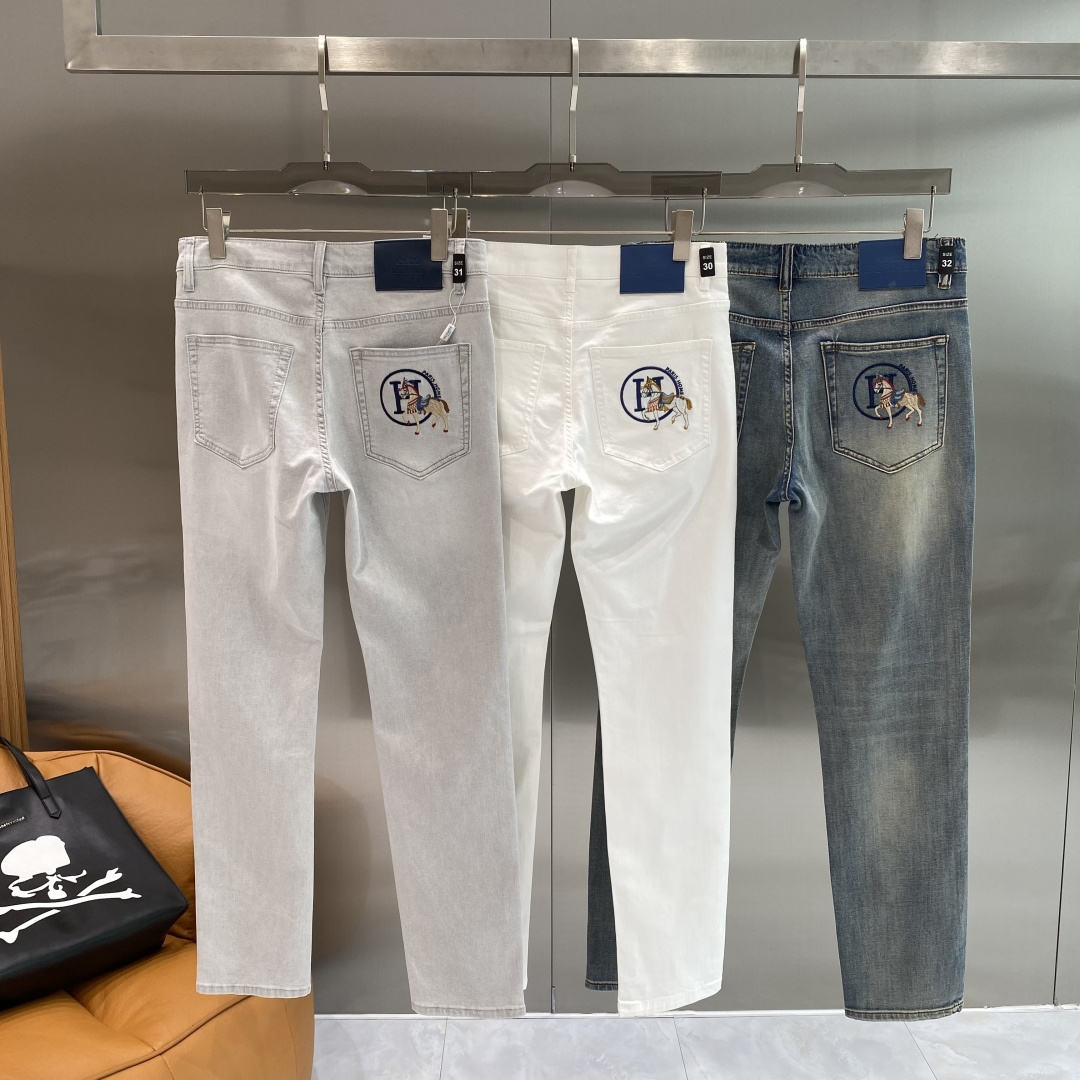 NO:876914,'Aimajia' 2026 latest jeans, best-selling counters, shared taste and value, very comfortable to wear, low-key yet luxurious, very classy to wear, and the trousers style and cut are needless to say. The upper body is exquisite and vivid. Really first-class and top-quality materials. Really top-level casual pants, using Turkish cotton. The most famous denim fabric is produced with outstanding quality. After heavy washing, the pants are very soft. The straight-leg version is not picky. The upper body is absolutely stylish.  Extremely luxurious!  Number of days 29-36, hermes,jeans,19860909《爱马家》 2026最新品牛仔裤 专柜热销款 品味与价值共享 身穿着非常舒适 低调不失奢华 穿出去非常有档次,裤型款式和裁剪亦无需多言 上身精致跃然.真正一等一顶级质料 真正殿堂级的休闲裤,选用土耳其的棉花 生产出最有名的单宁布品质卓然 经过重水洗使得裤子很柔软 直脚的版型 不挑人 上身绝对的有型 极度奢华！码数29-36隔天,,hermes,jeans,,Men's clothing