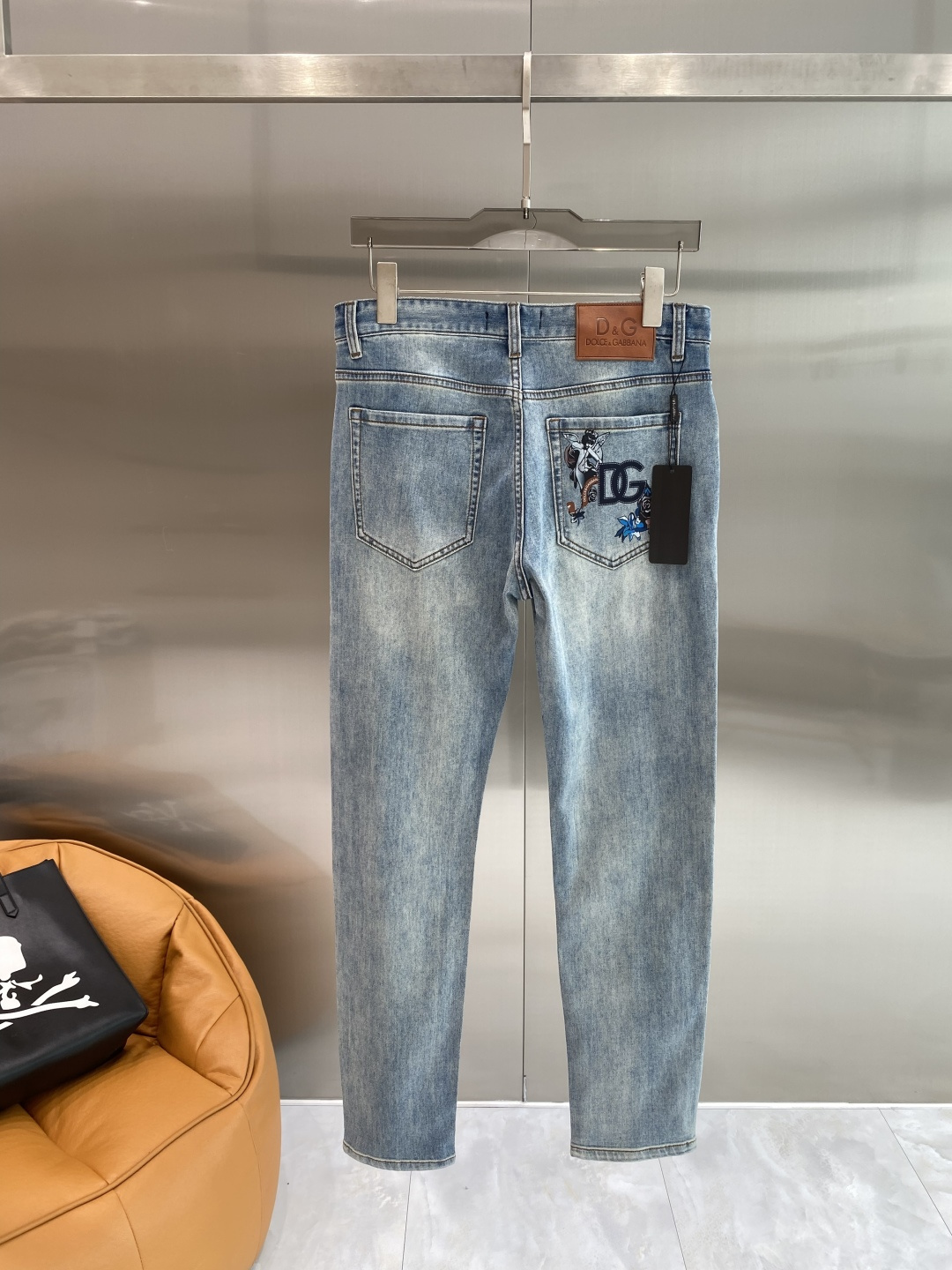 NO:842189,'DG Home' 2026 spring heavy-duty washed casual jeans, imported original washed stretch fabric, comfortable and elastic, unique design, super correct fit, comfortable and breathable, extremely high grade, counter quality, handsome upper body, size 29-36, next day,,gucci,jeans,19860909《DG家》 2026春款重工水洗休闲牛仔裤,进口原版水洗弹力面料,舒适有弹性,独特设计,版型超正,舒适透气,档次极高,专柜品质,上身帅气十足,码数29-36隔天,,gucci,jeans,,Men's clothing